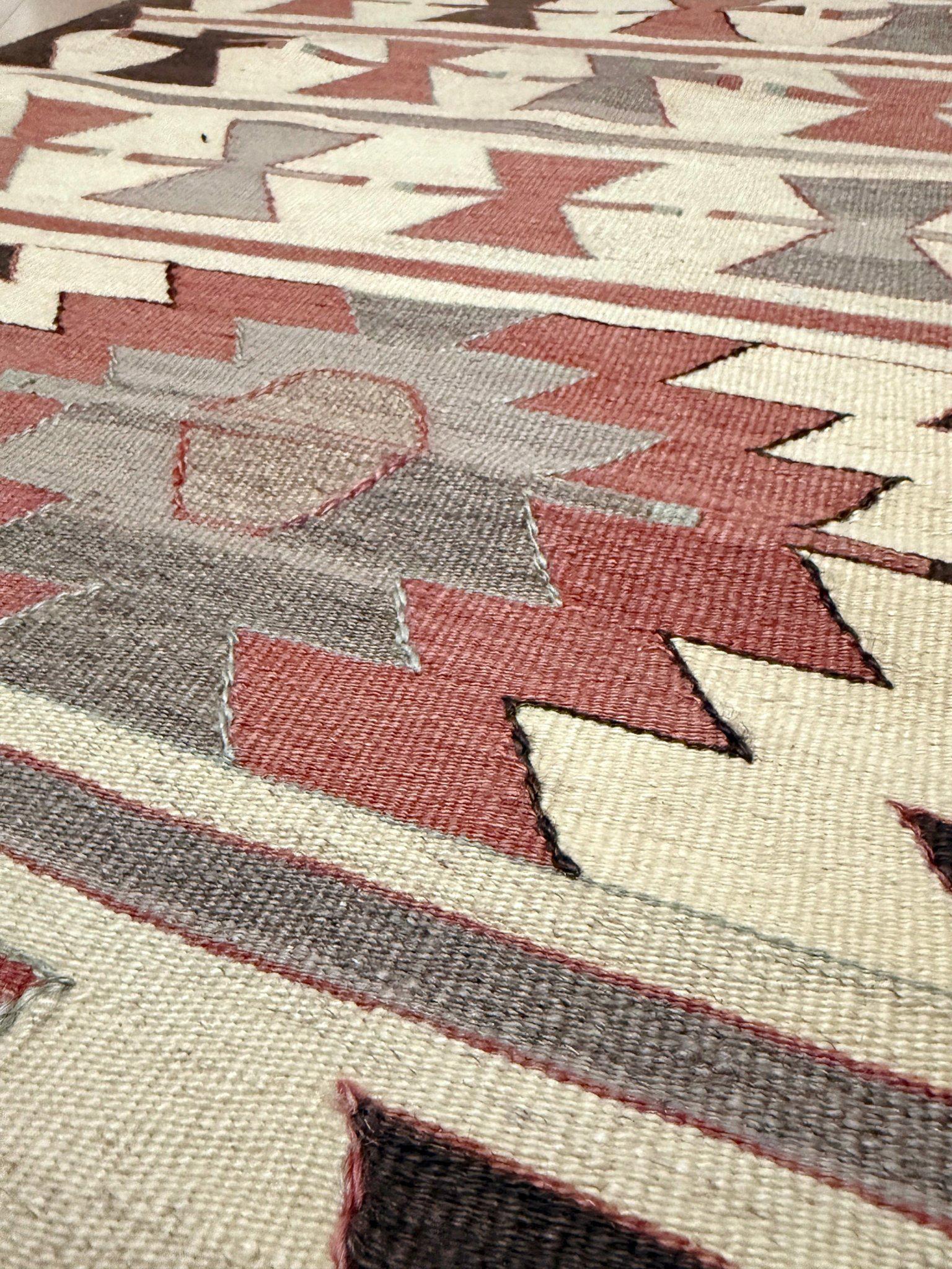Lana Kilim Mut avorio caldo - Tappeto tribale turco a trama piatta in stile Navajo (3'x5') - 1970s in vendita
