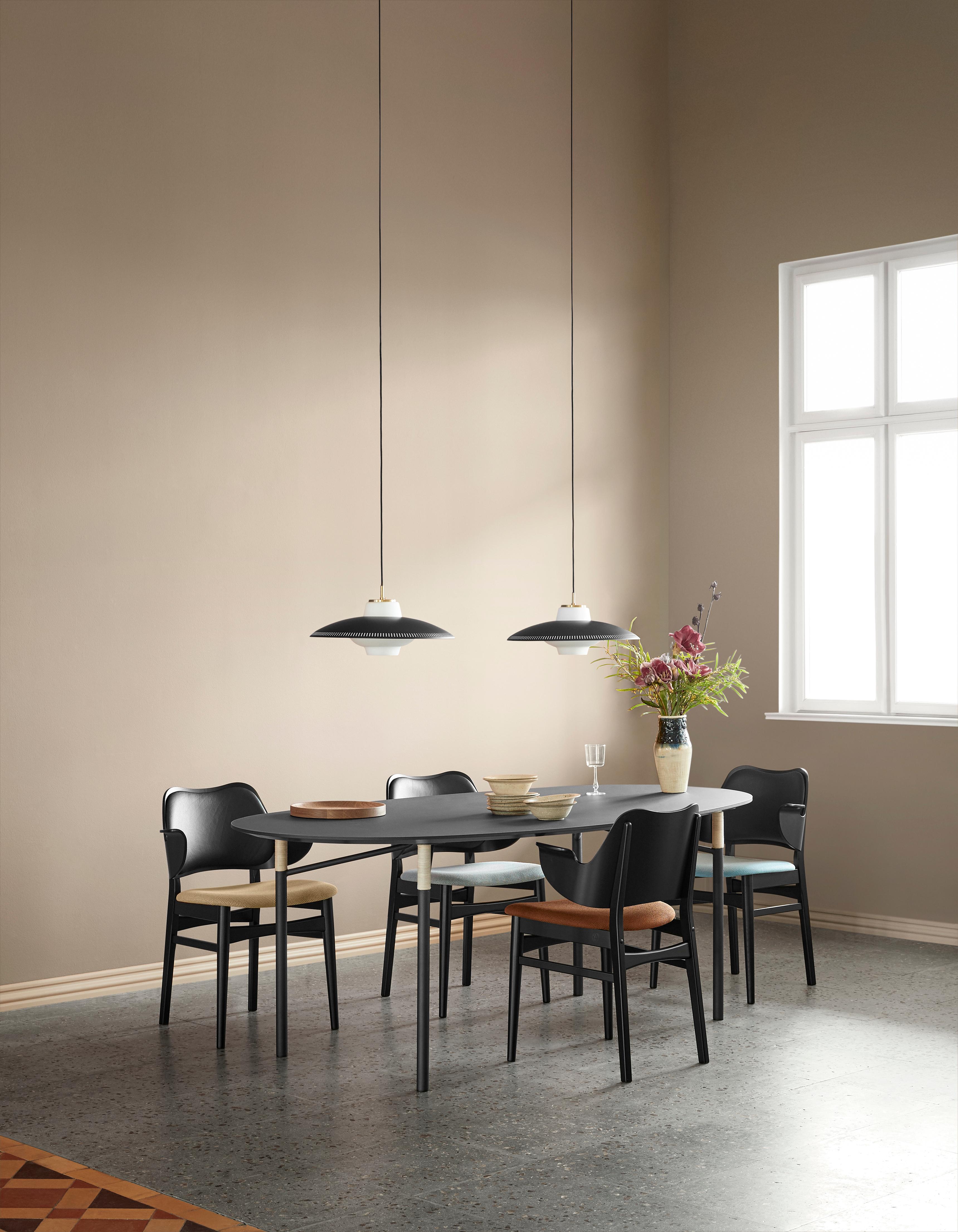 Danese Sedia monocromatica Warm Nordic Gesture completamente imbottita in nero, di Hans Olsen in vendita