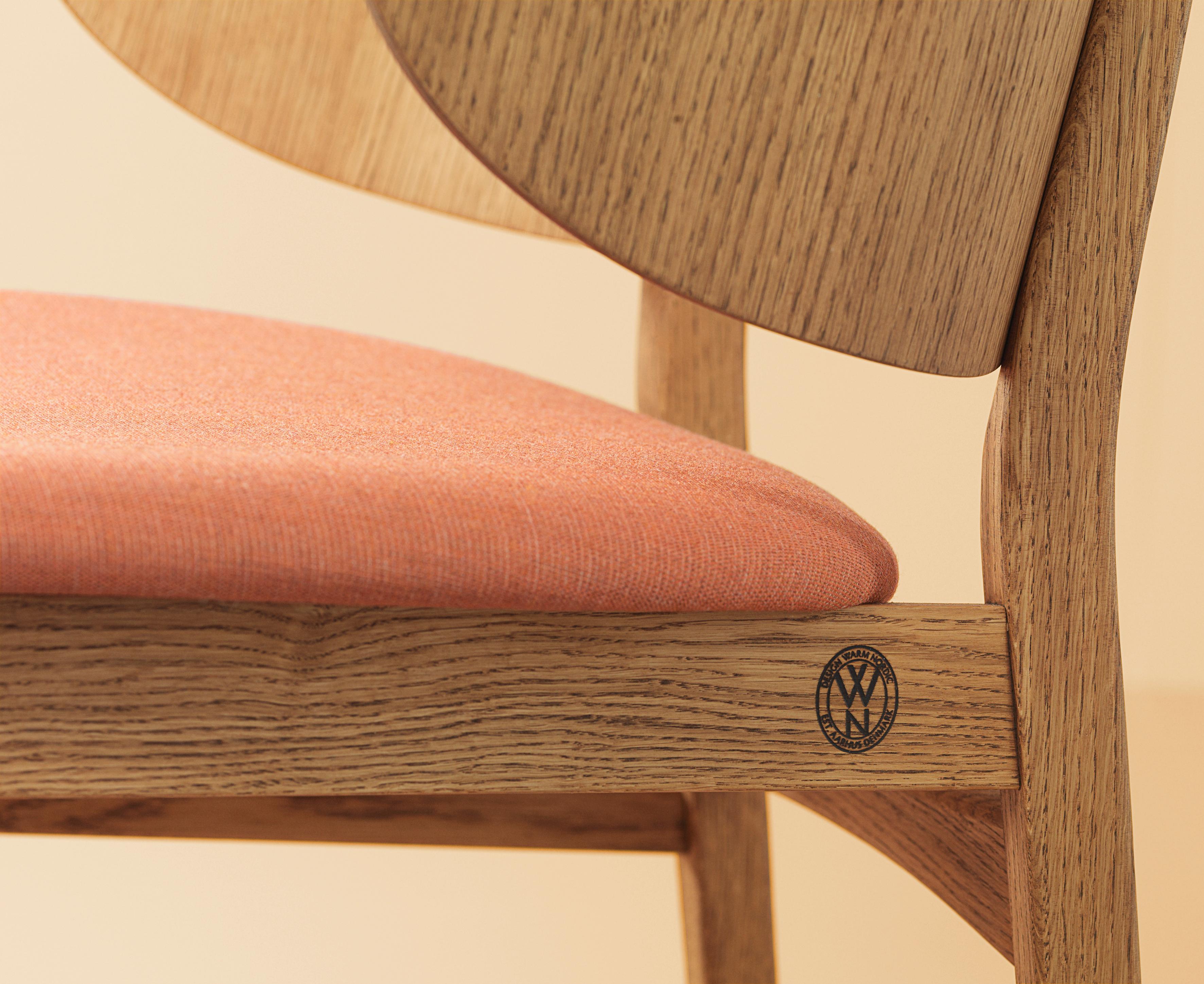 Chaise monochrome entièrement tapissée Warm Nordic Gesture en chêne teck:: Hans Olsen Neuf - En vente à Viby J, DK