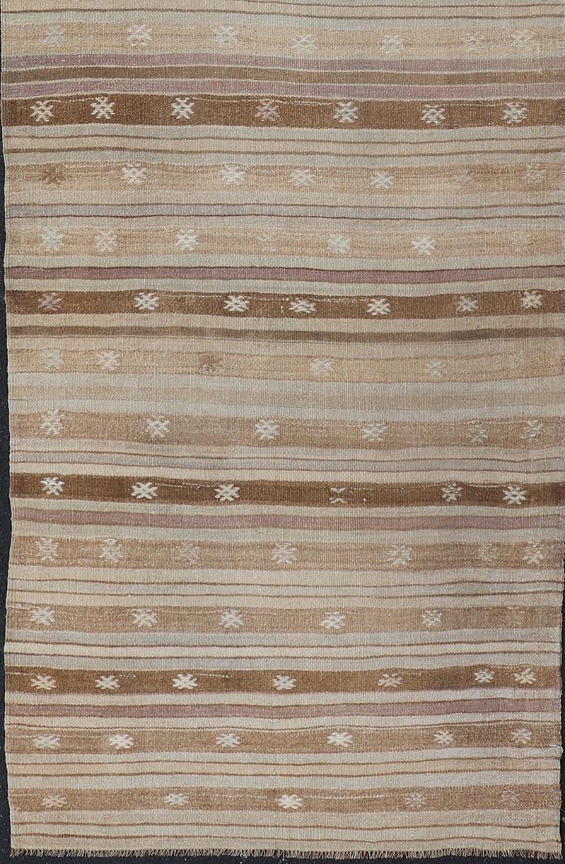 Runner Kilim turco vintage a strisce beige e marroni dai toni caldi 3'2 x 9'8 In condizioni buone in vendita a Atlanta, GA