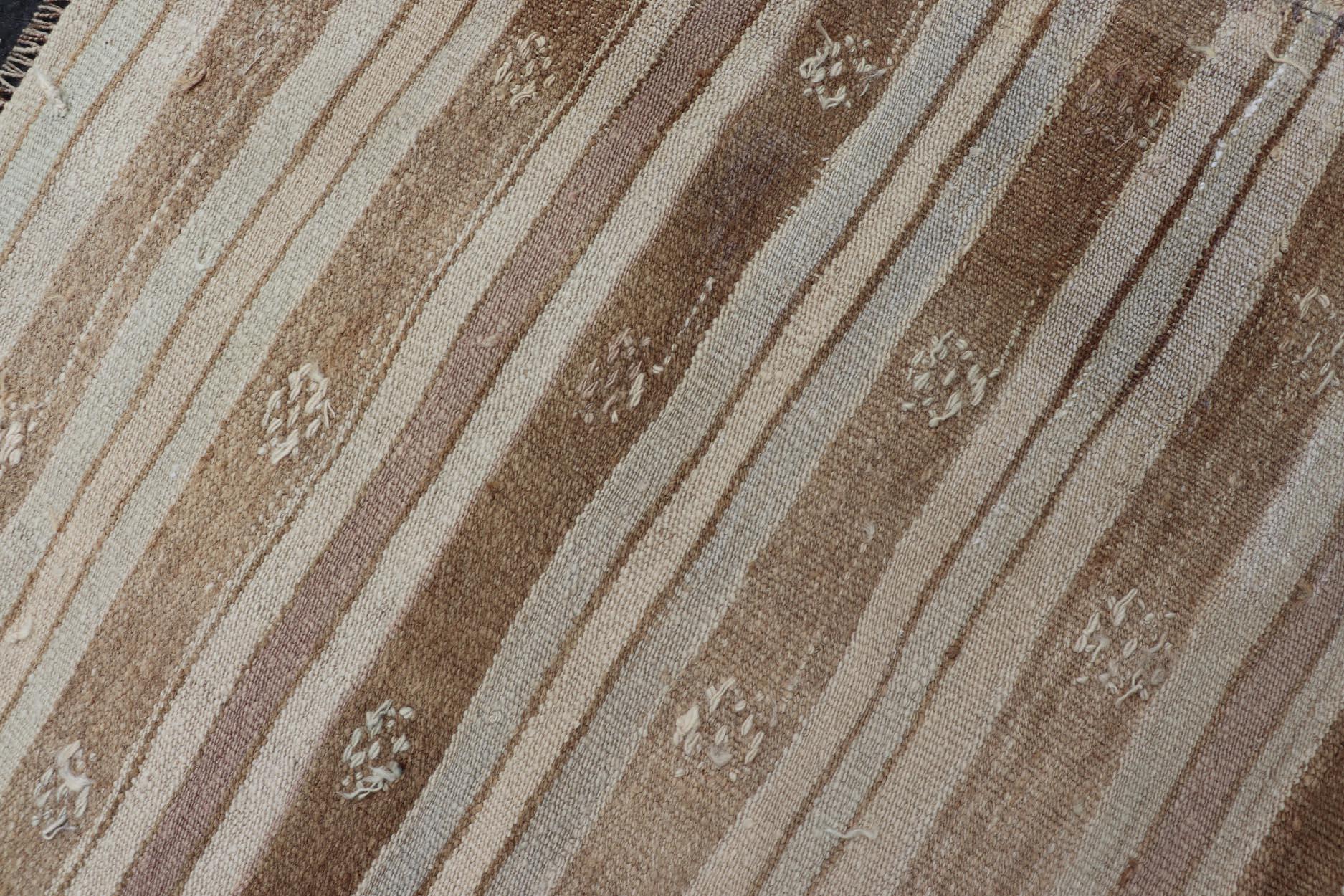 XX secolo Runner Kilim turco vintage a strisce beige e marroni dai toni caldi 3'2 x 9'8 in vendita