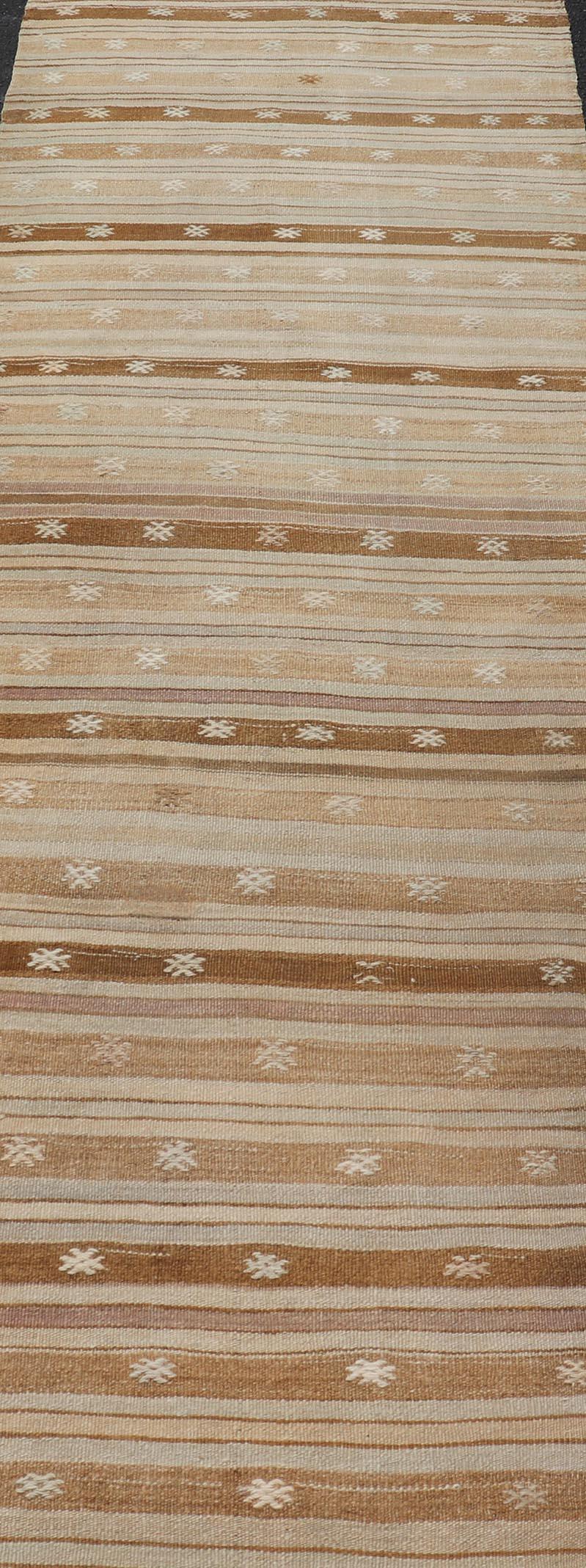 Runner Kilim turco vintage a strisce beige e marroni dai toni caldi 3'2 x 9'8 in vendita 1