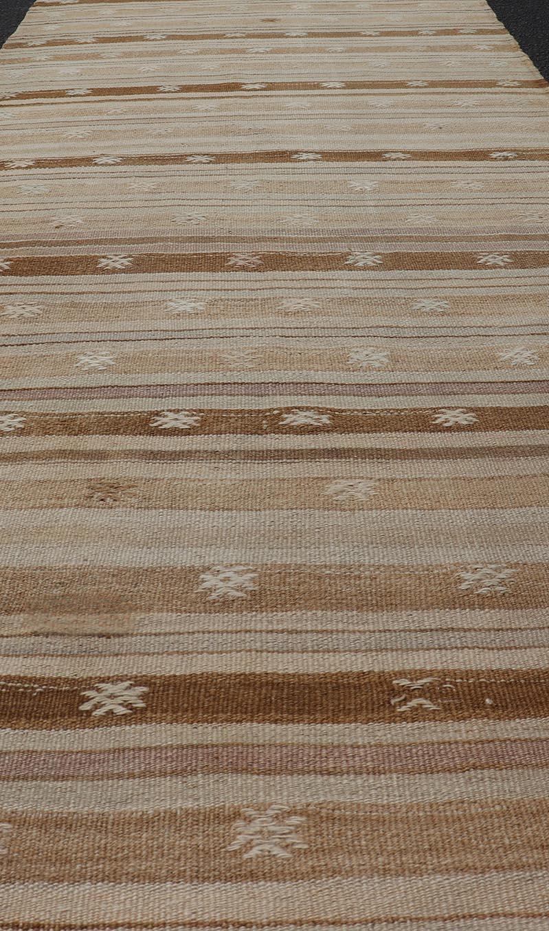 Runner Kilim turco vintage a strisce beige e marroni dai toni caldi 3'2 x 9'8 in vendita 2