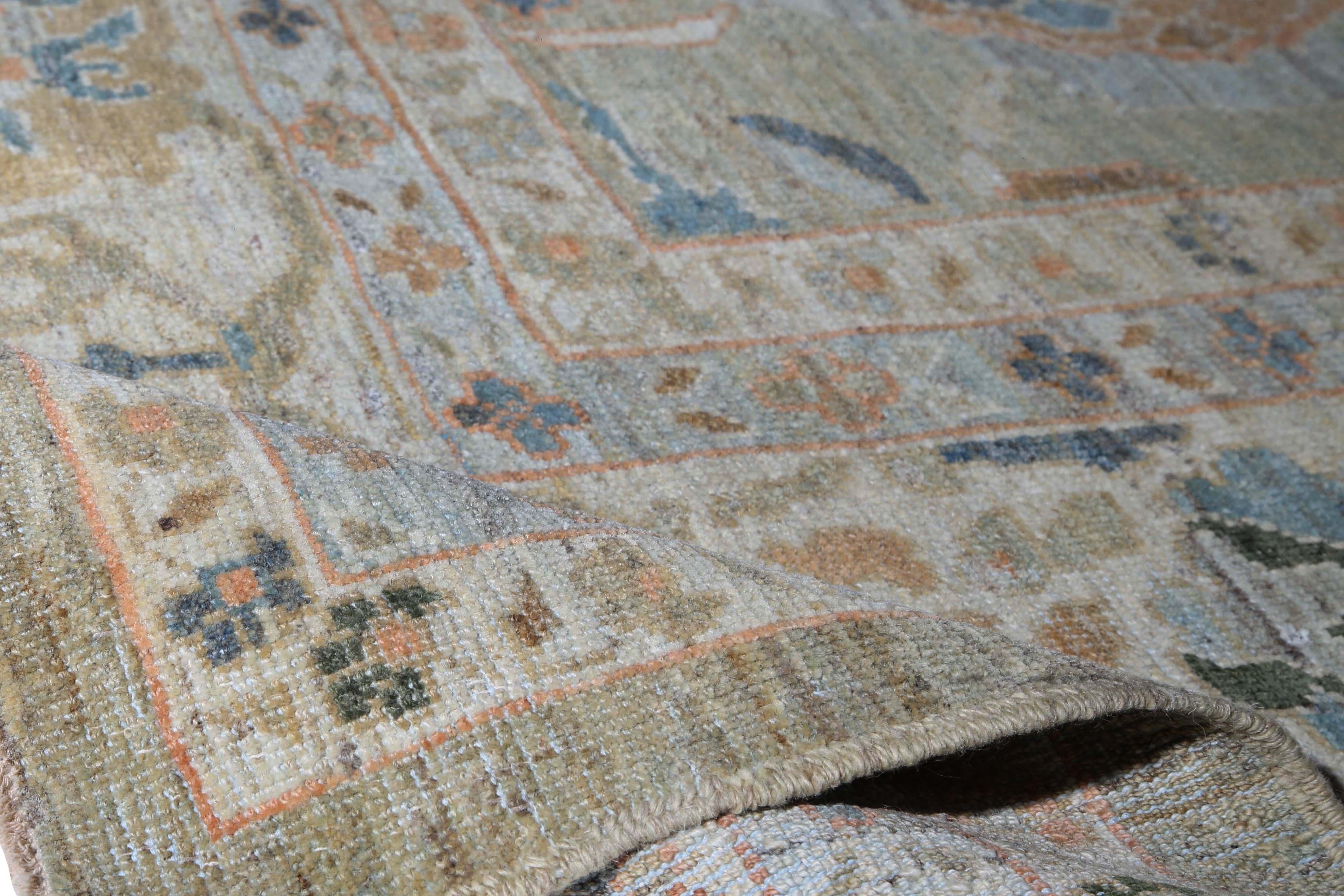 Wir präsentieren einen atemberaubenden handgefertigten Sultanabad-Teppich aus der Türkei! Mit den Maßen 9'3'' x 11'8'' ist dieser Teppich die perfekte Ergänzung für jeden Raum in Ihrem Zuhause. Dieser Teppich im klassisch-traditionellen Look