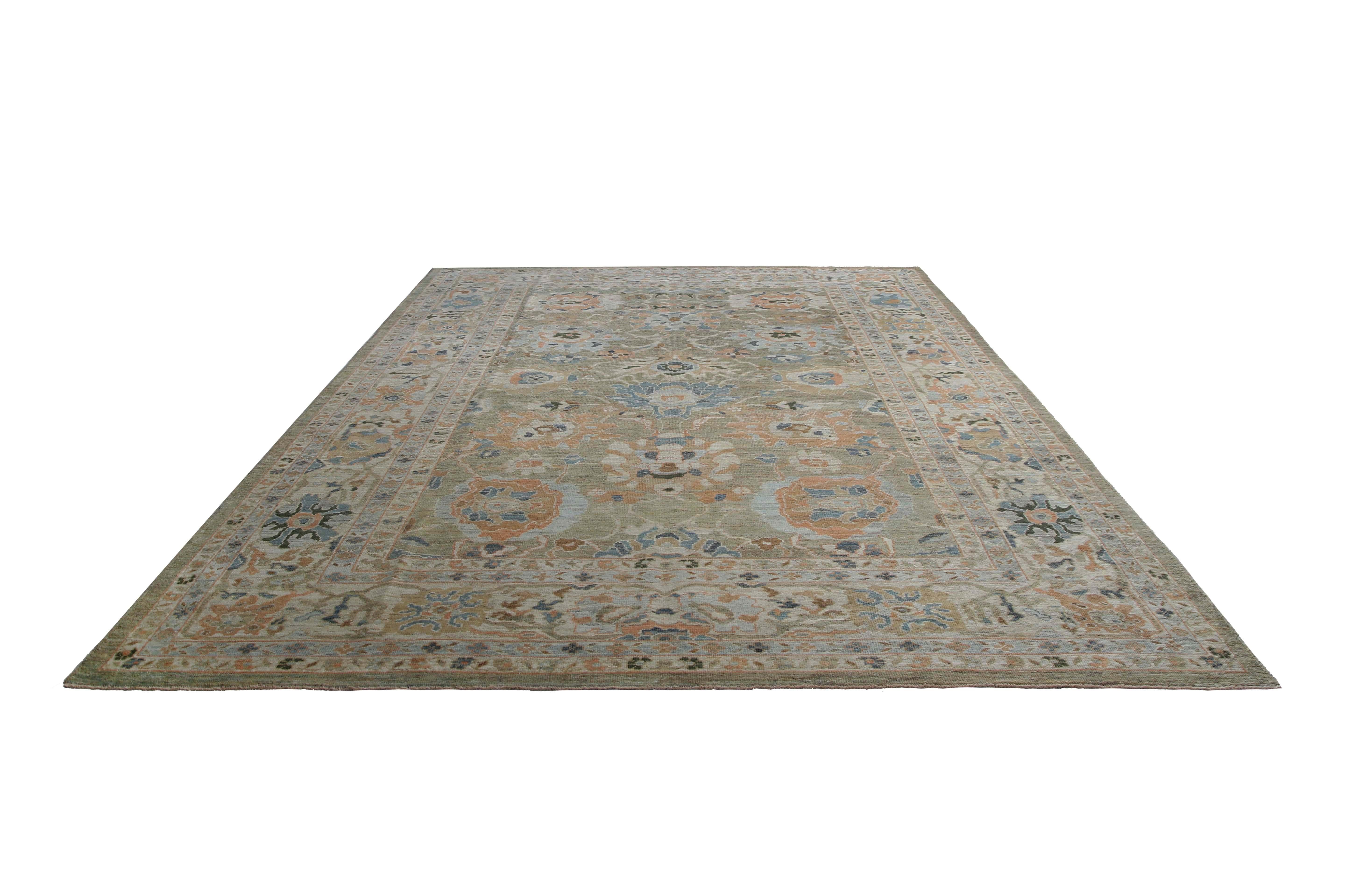 Warm Turkish Sultanabad Rug with Traditional Design In New Condition For Sale In Dallas, TX