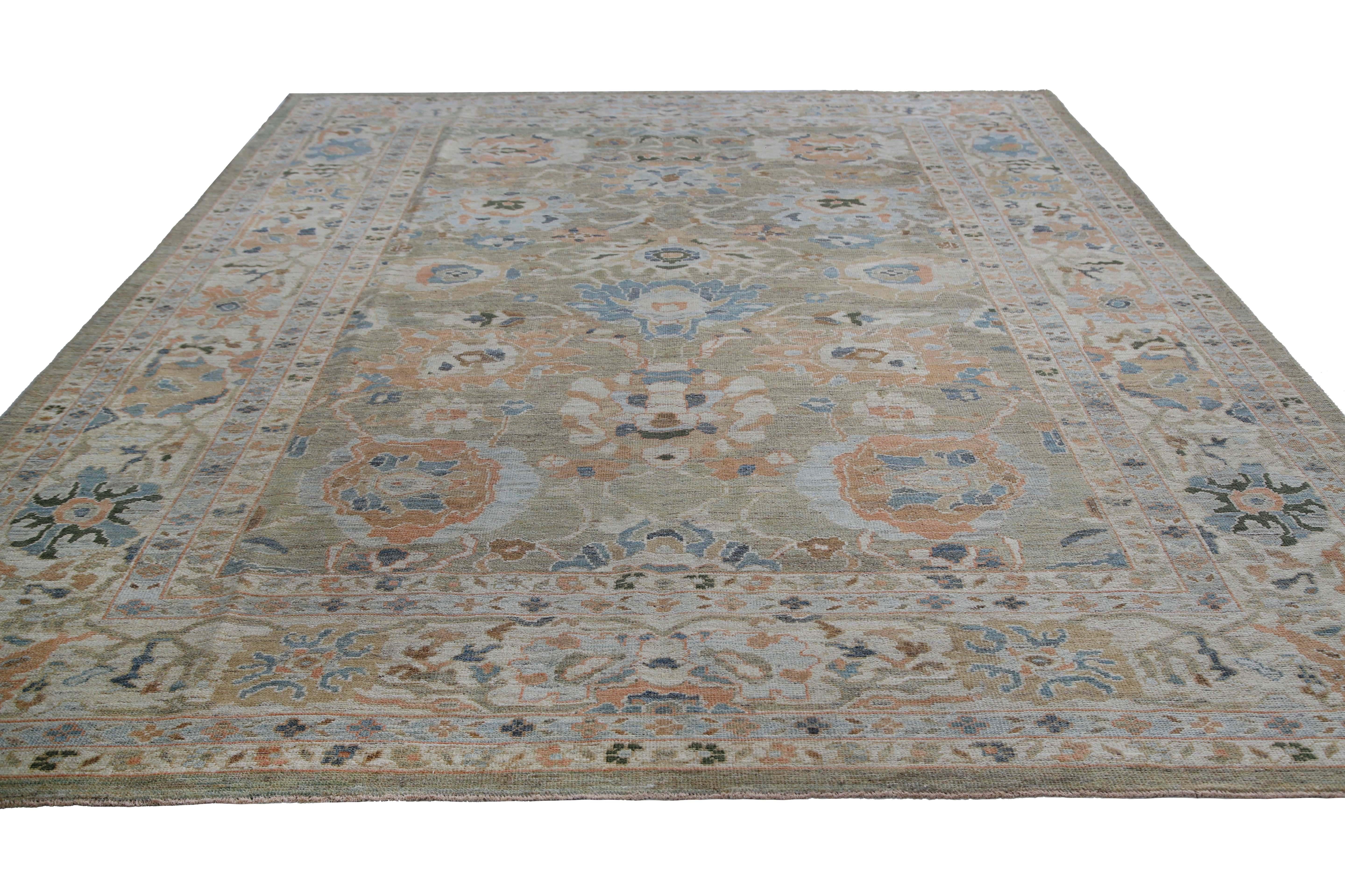 Wool Warm Turkish Sultanabad Rug with Traditional Design For Sale