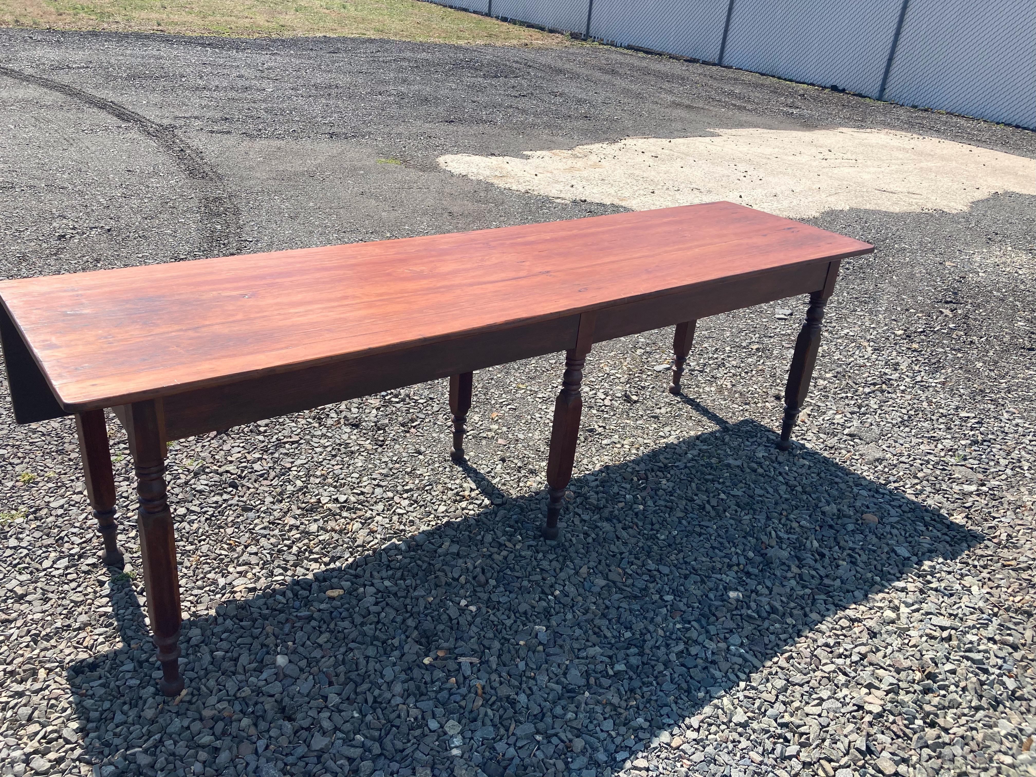 North American Warm & Welcoming Large 19th Century Pine Harvest Table For Sale