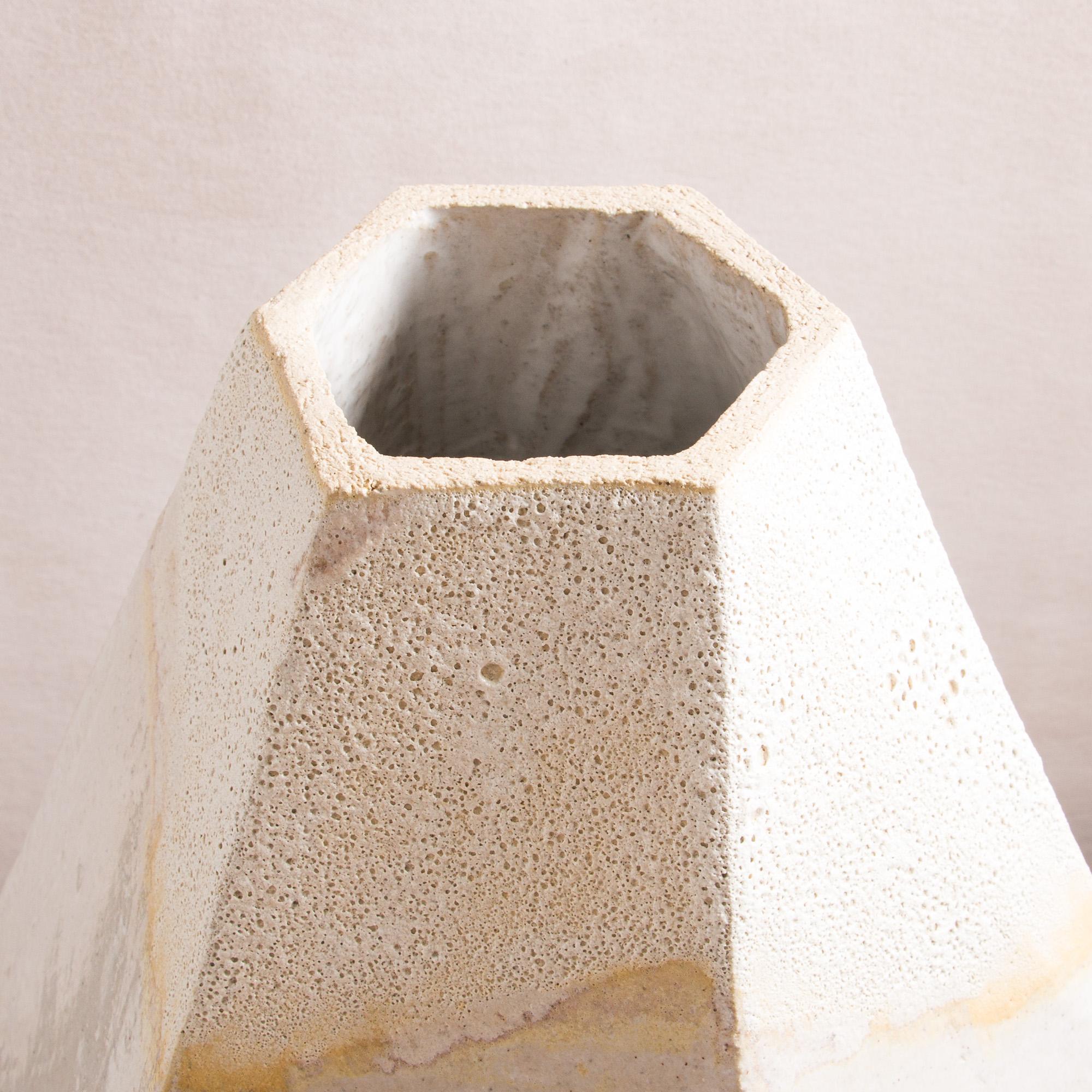 'Warp 02' Large Ceramic Vase with Textured Matte and Glossy White Glazes (amerikanisch) im Angebot