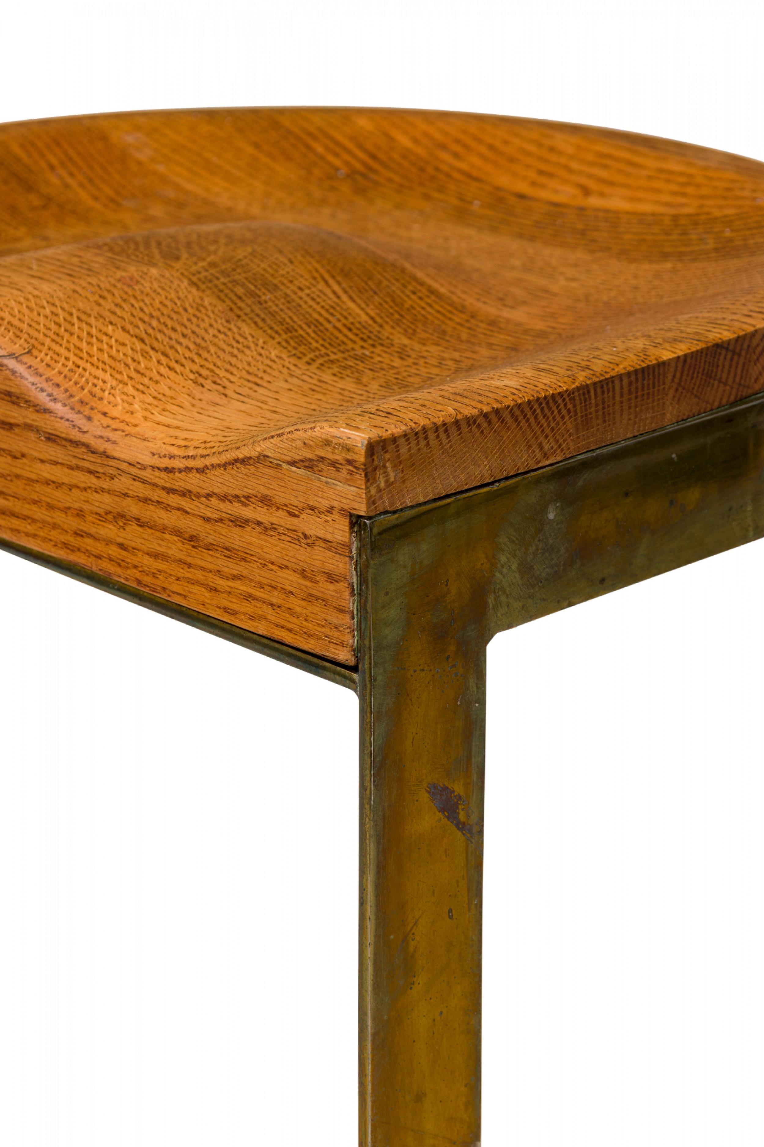 Warren Bacon Mid-Century American Messing und Holz Hufeisen Cantilever Barhocker im Zustand „Gut“ im Angebot in Queens, NY
