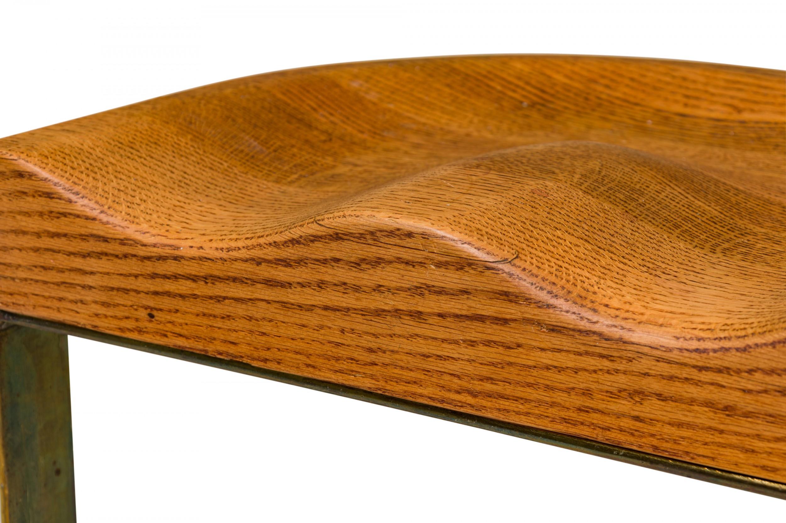 Warren Bacon Mid-Century American Messing und Holz Hufeisen Cantilever Barhocker (20. Jahrhundert) im Angebot