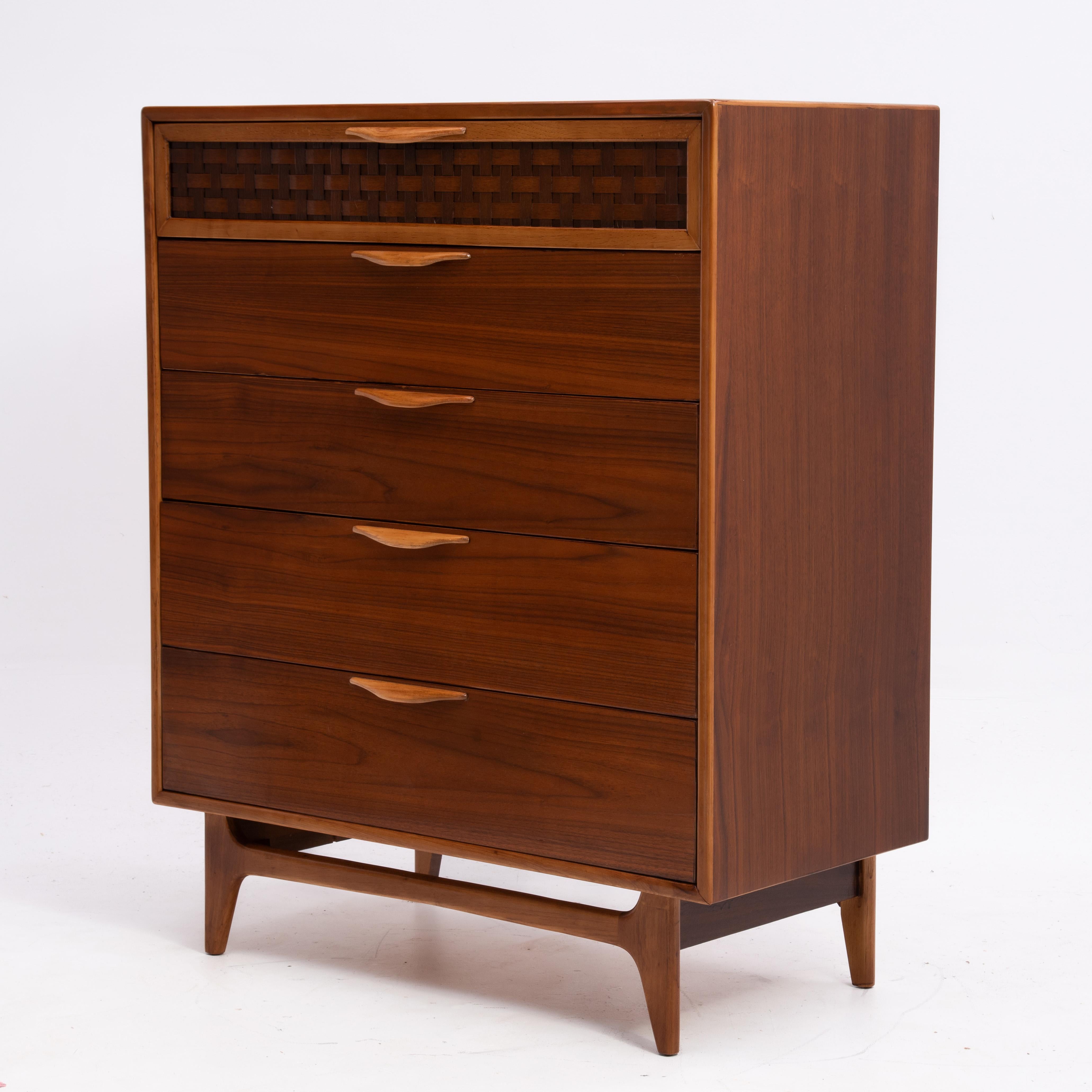 Warren Church Lane Perception Walnut Oak Mahogany Mid Century Tall Chest Dresser In Good Condition For Sale In Forest Grove, PA