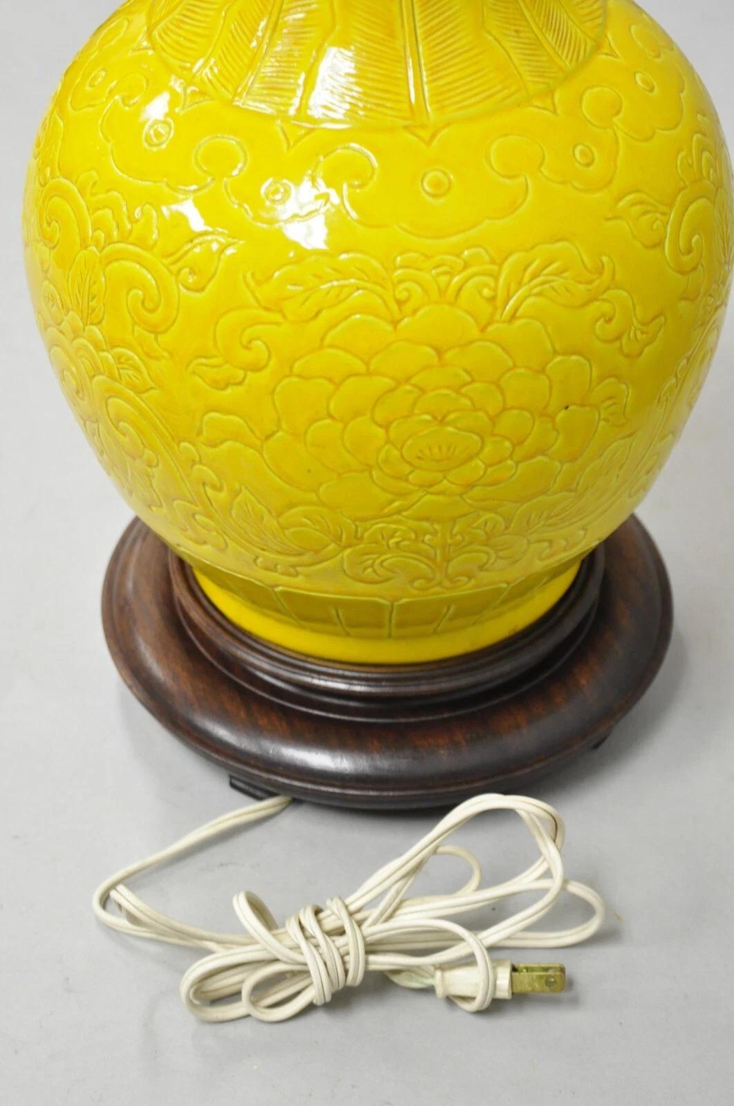 Warren Kessler Chinoiserie Chinese Yellow Porcelain Bulbous Vase Table Lamp in vendita 3