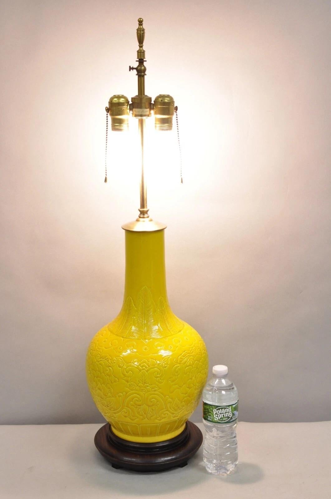 Vintage Chinoiserie Chinese Yellow Decorated Glazed Porcelain Jardiniere Bulbous Vase Table Lamp on Wooden Base by Warren Kessler. Circa Mid 20th Century. Measurements: 33