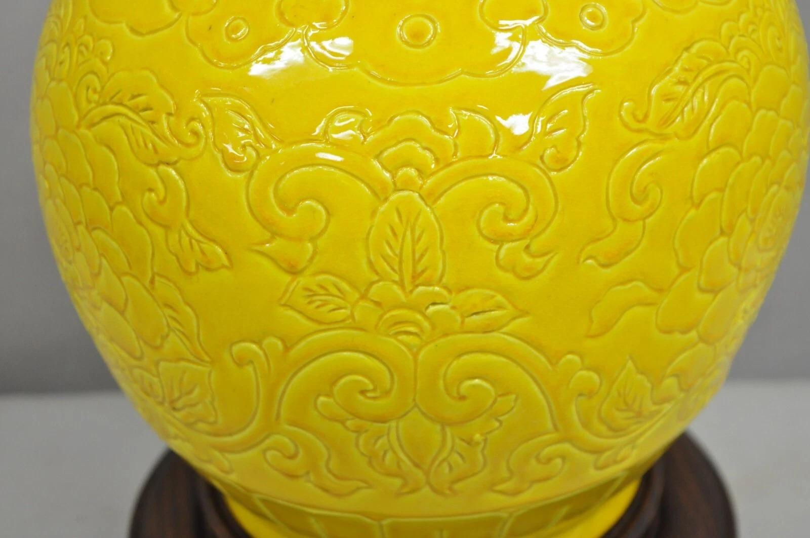 Sconosciuto Warren Kessler Chinoiserie Chinese Yellow Porcelain Bulbous Vase Table Lamp in vendita