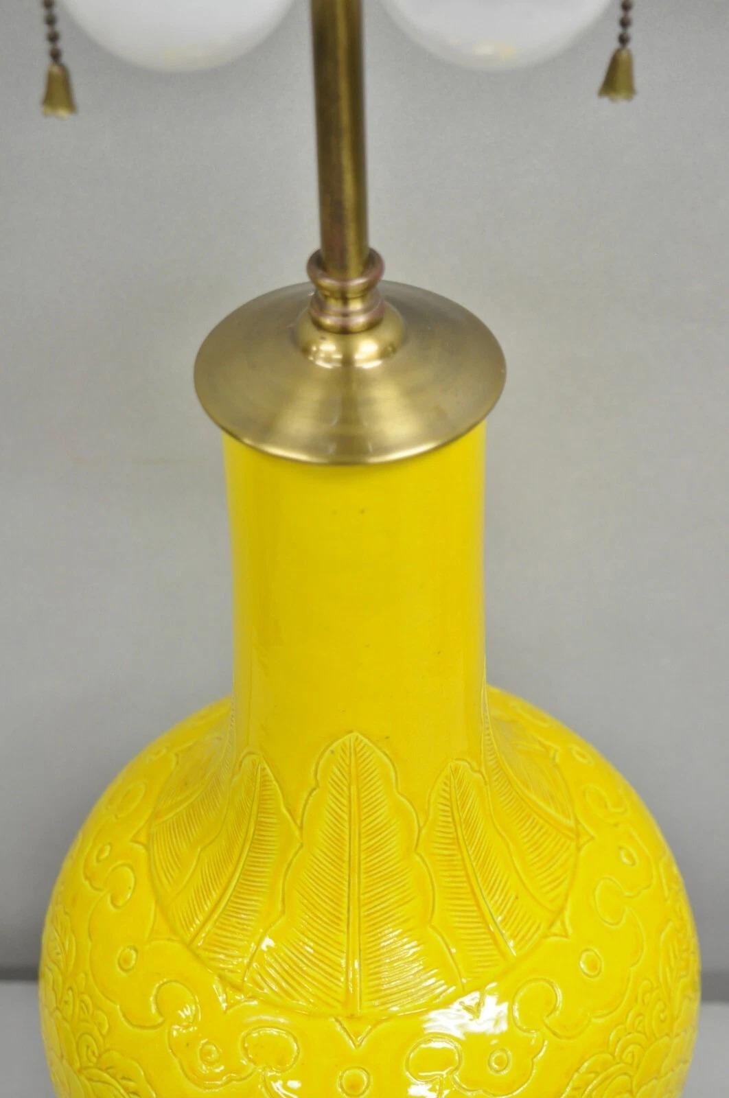 Ottone Warren Kessler Chinoiserie Chinese Yellow Porcelain Bulbous Vase Table Lamp in vendita