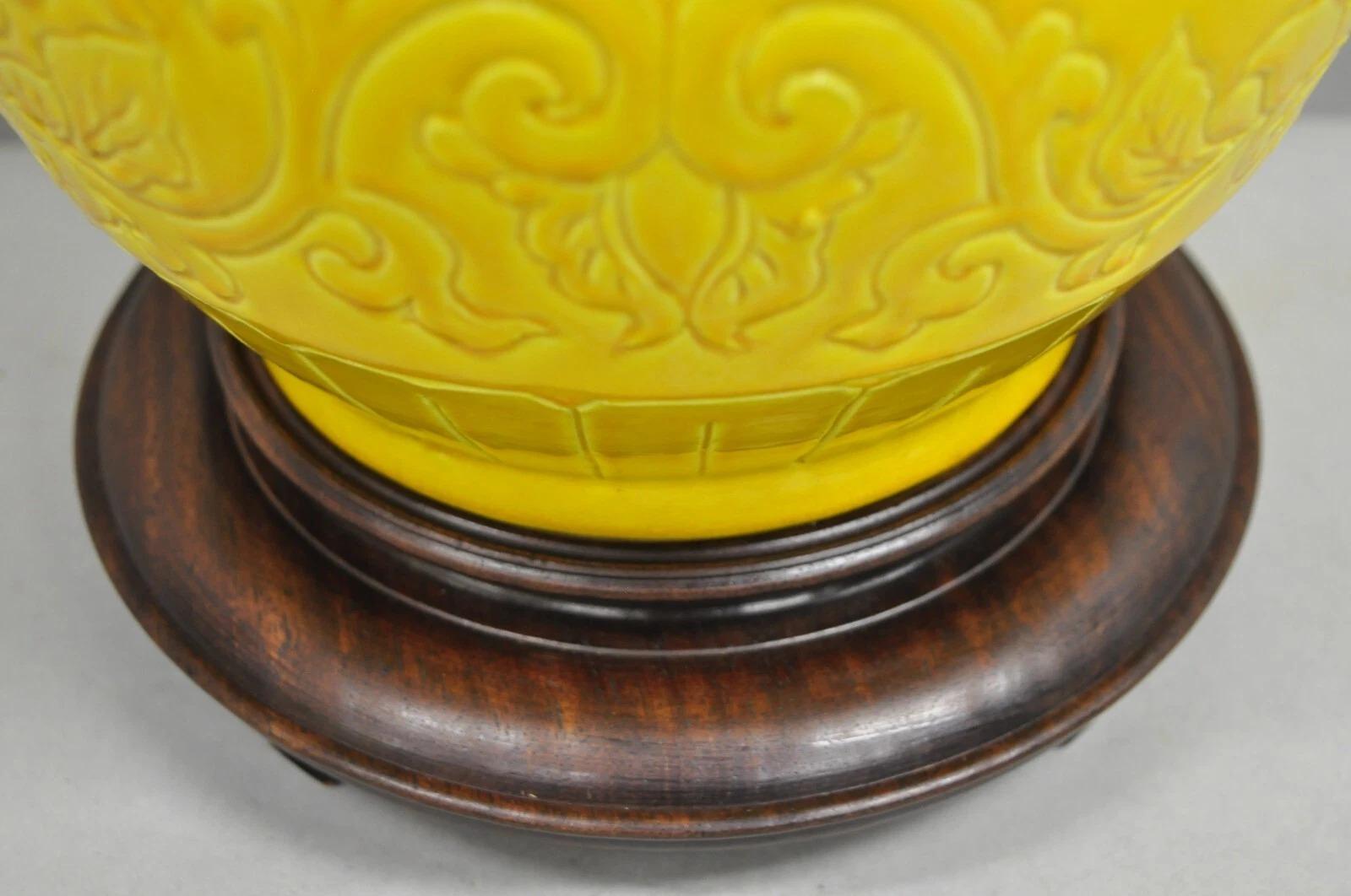 Warren Kessler Chinoiserie Chinese Yellow Porcelain Bulbous Vase Table Lamp in vendita 2