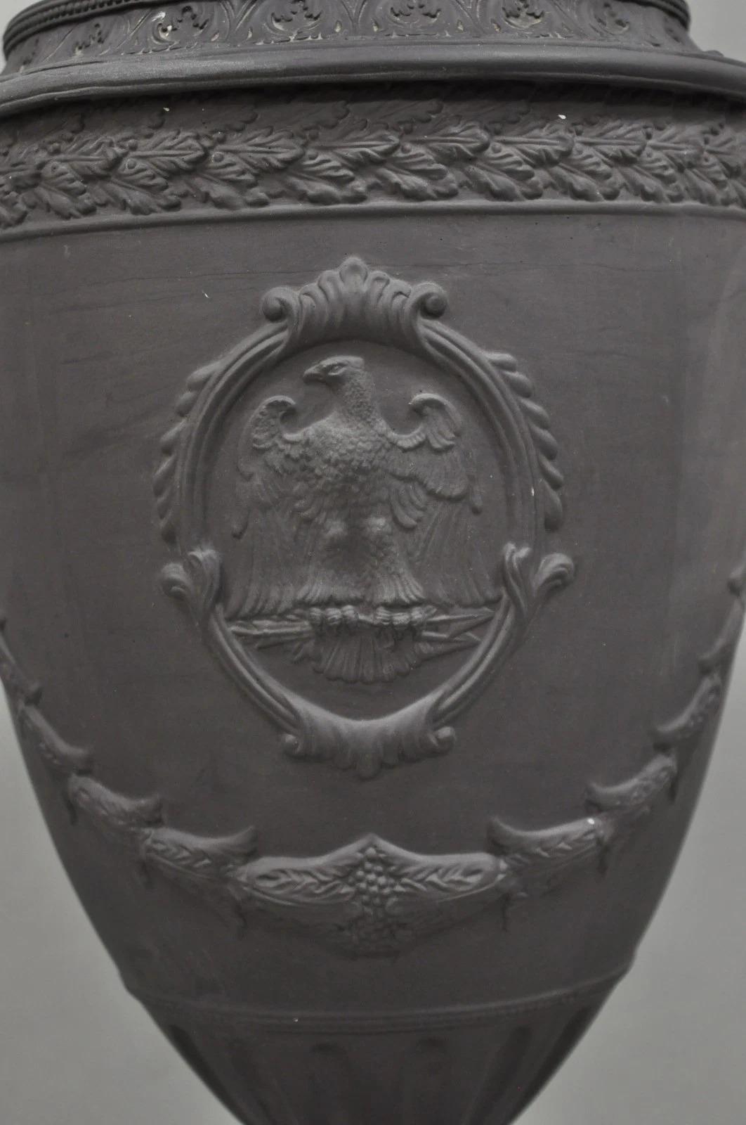 Warren Kessler French Neoclassical Empire Black Basalt Large Urn Table Lamp In Good Condition For Sale In Philadelphia, PA