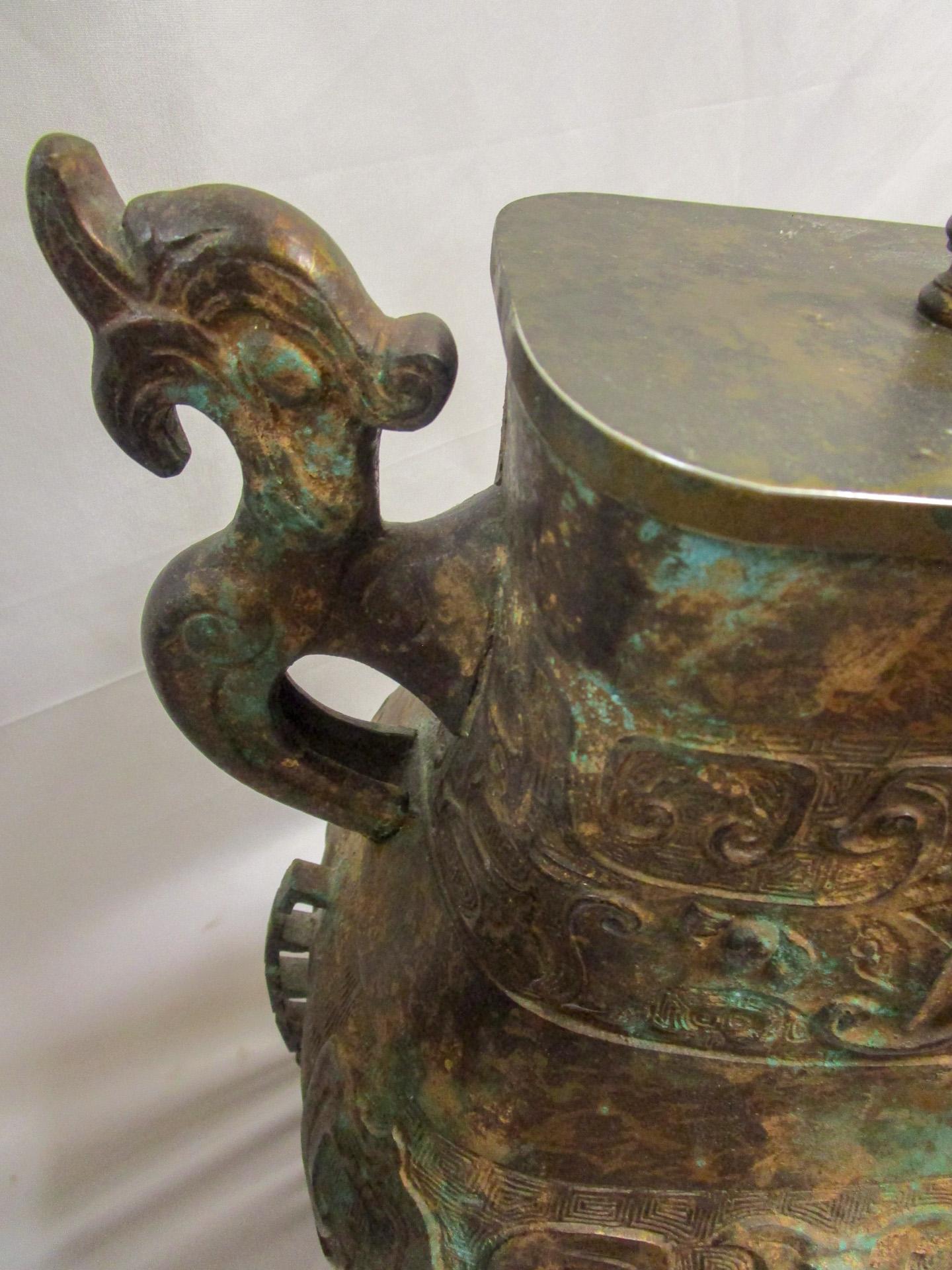 Paire de lampes à deux douilles chinoises en bronze patiné et archaïque de Warren Kessler  Bon état - En vente à Savannah, GA