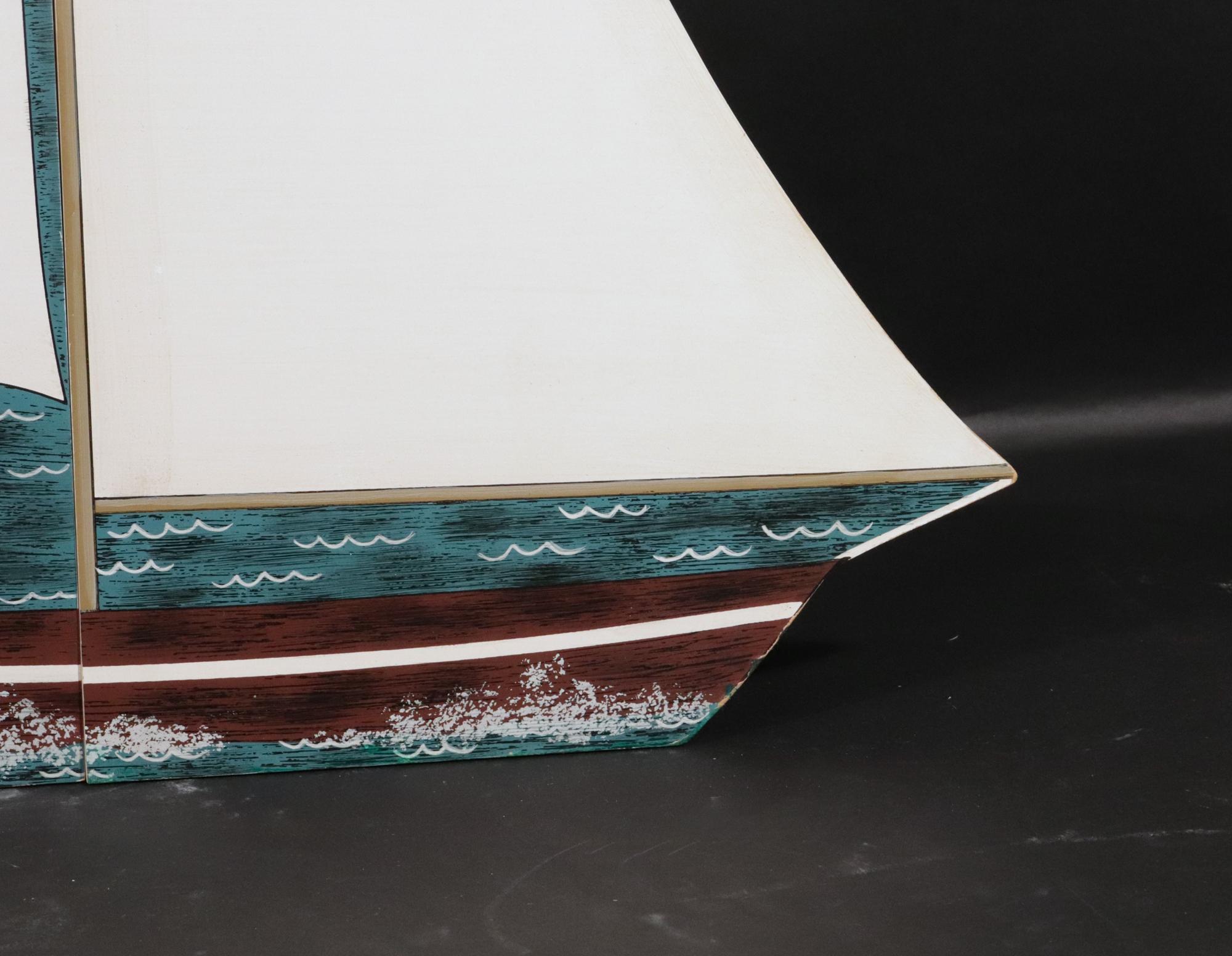 Legno Mobile da appendere con nave a vela di Warren Kimble in vendita