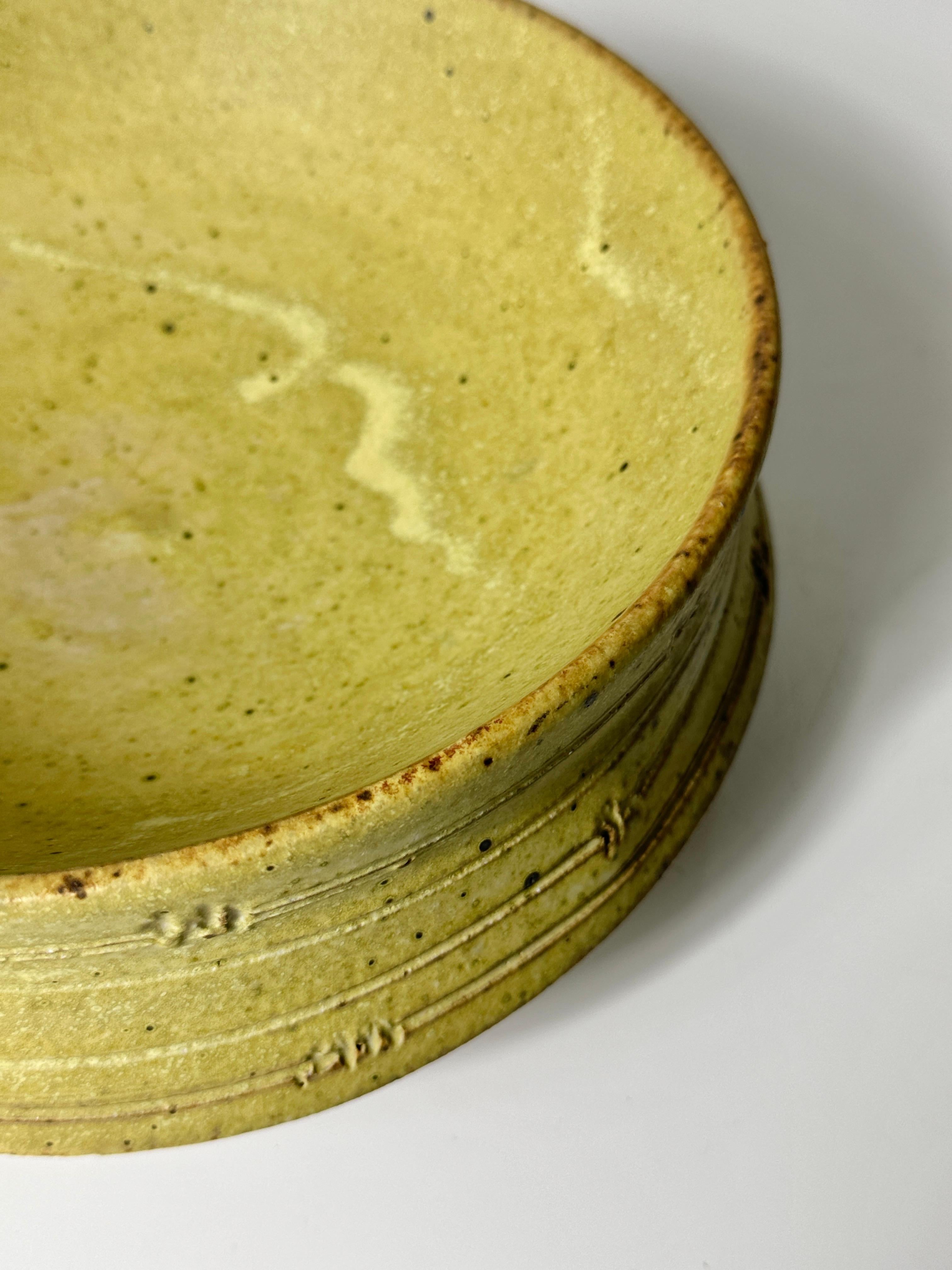 Warren MacKenzie Glazed Ceramic Drop Rim Footed Bowl in Stoneware 20th Century For Sale 5