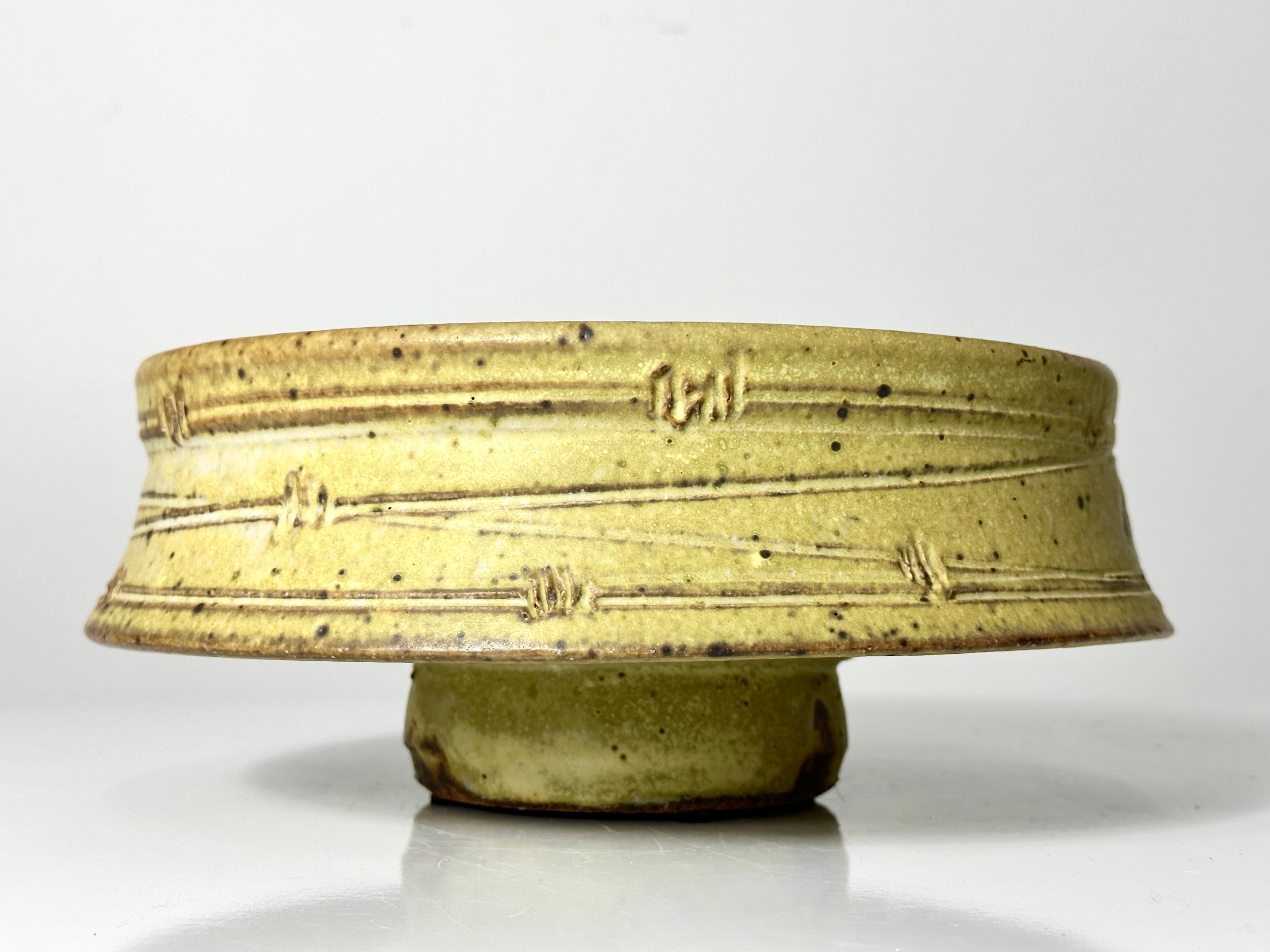 Warren MacKenzie Glazed Ceramic Drop Rim Footed Bowl in Stoneware 20th Century In Good Condition For Sale In Troy, MI