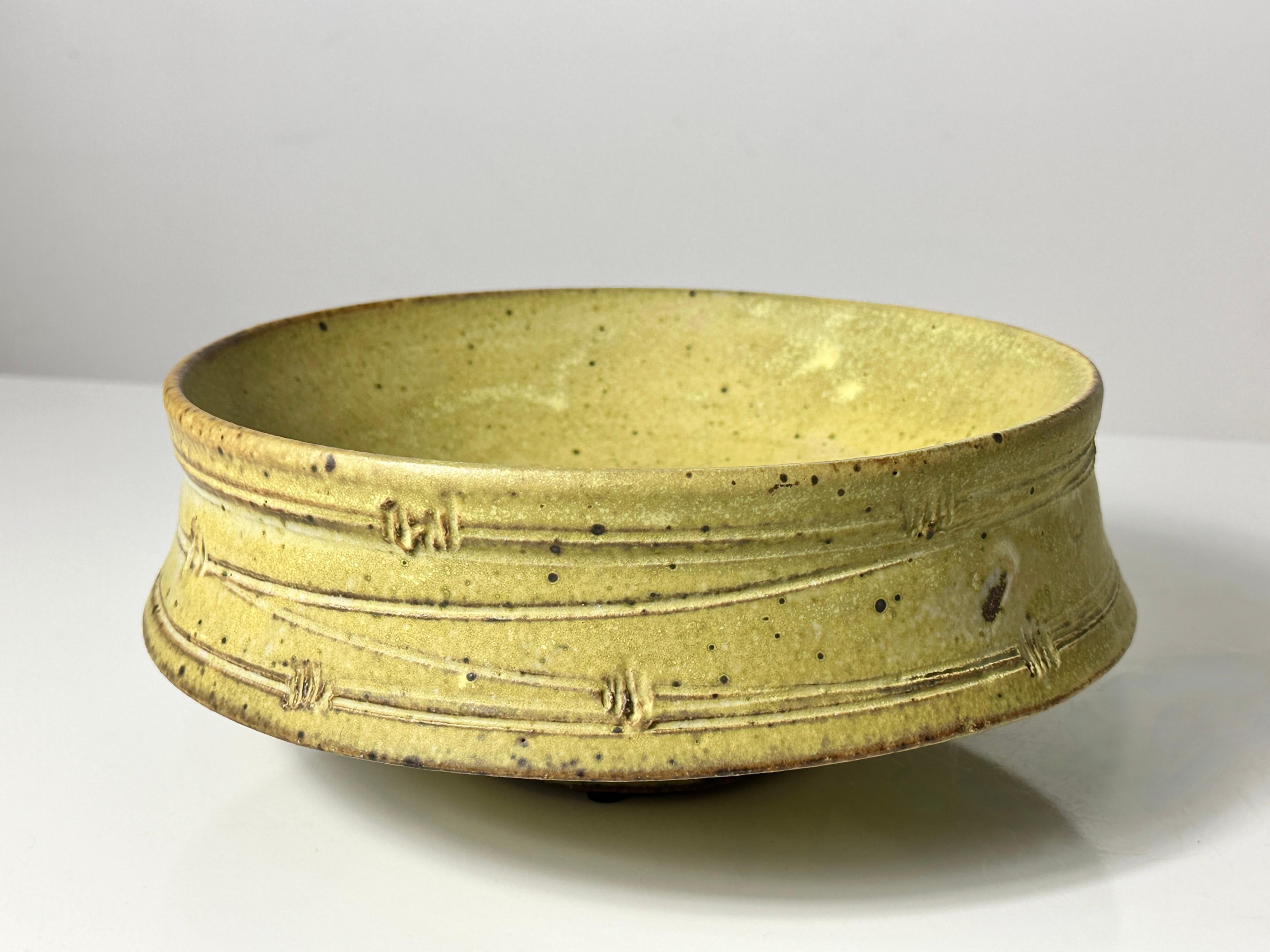 Warren MacKenzie Glazed Ceramic Drop Rim Footed Bowl in Stoneware 20th Century For Sale 1