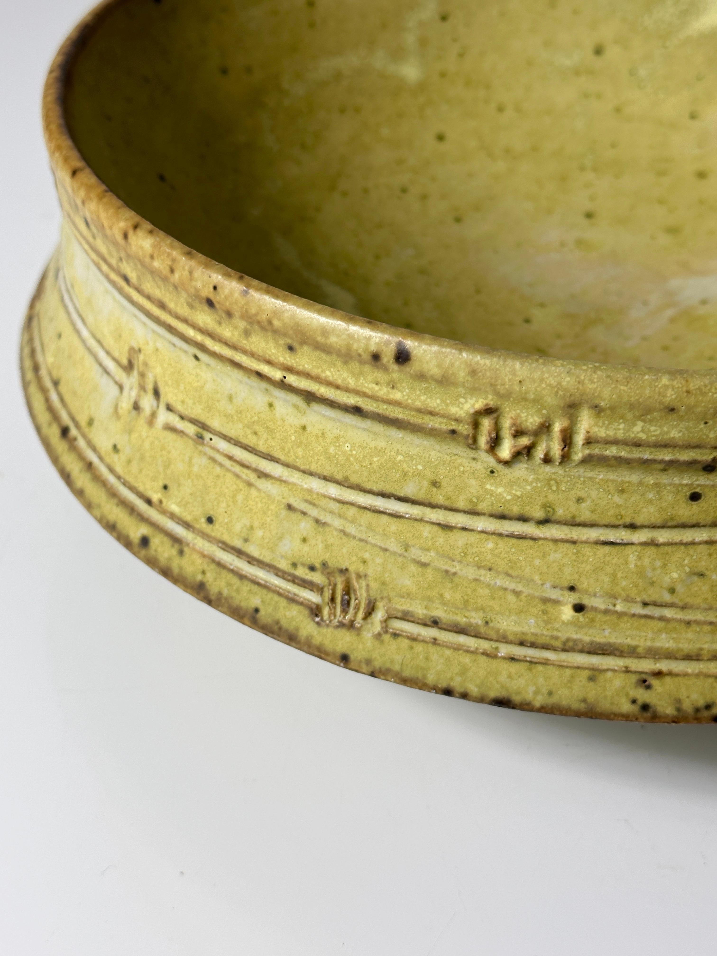 Warren MacKenzie Glazed Ceramic Drop Rim Footed Bowl in Stoneware 20th Century For Sale 2