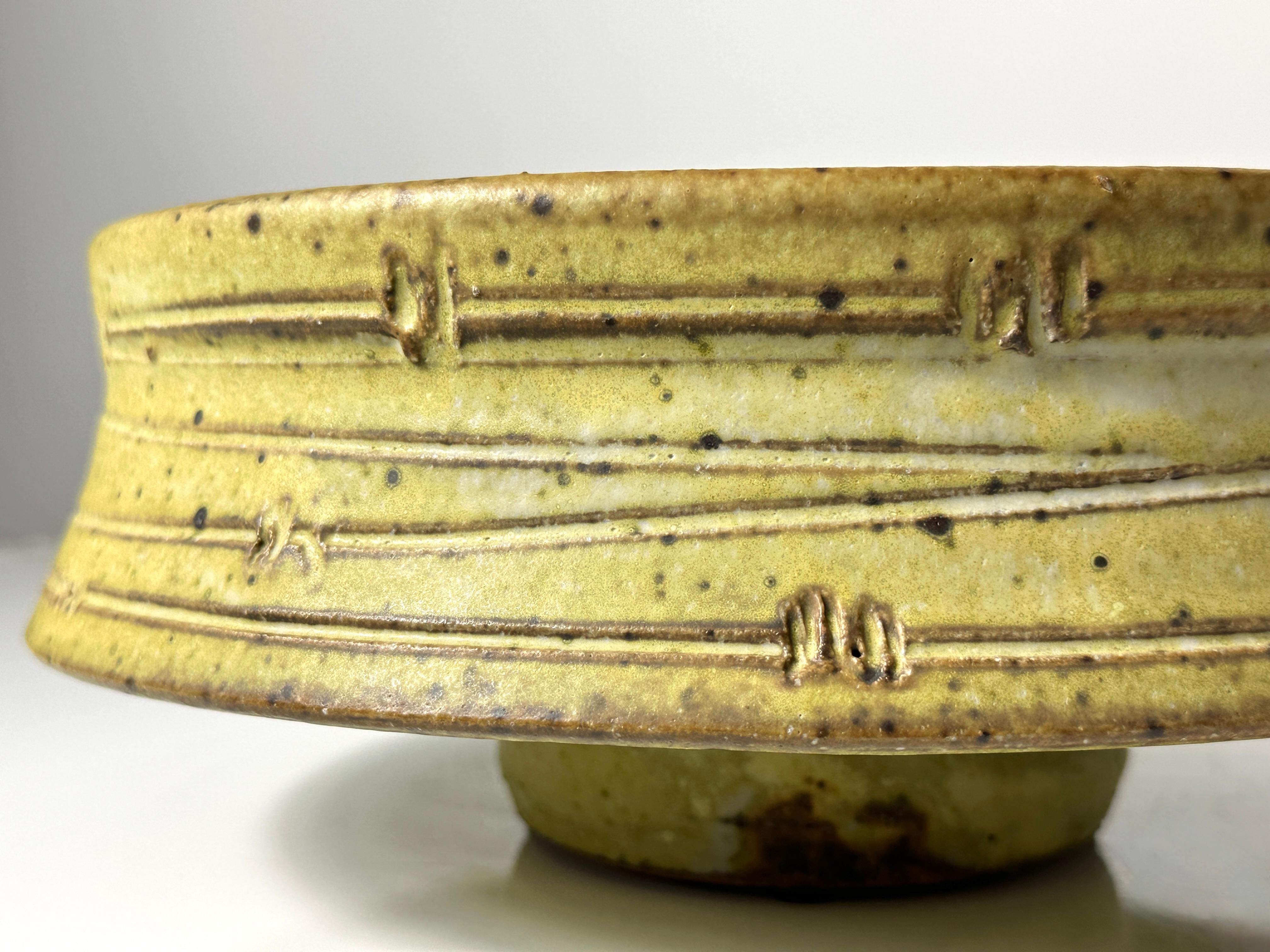 Warren MacKenzie Glazed Ceramic Drop Rim Footed Bowl in Stoneware 20th Century For Sale 4
