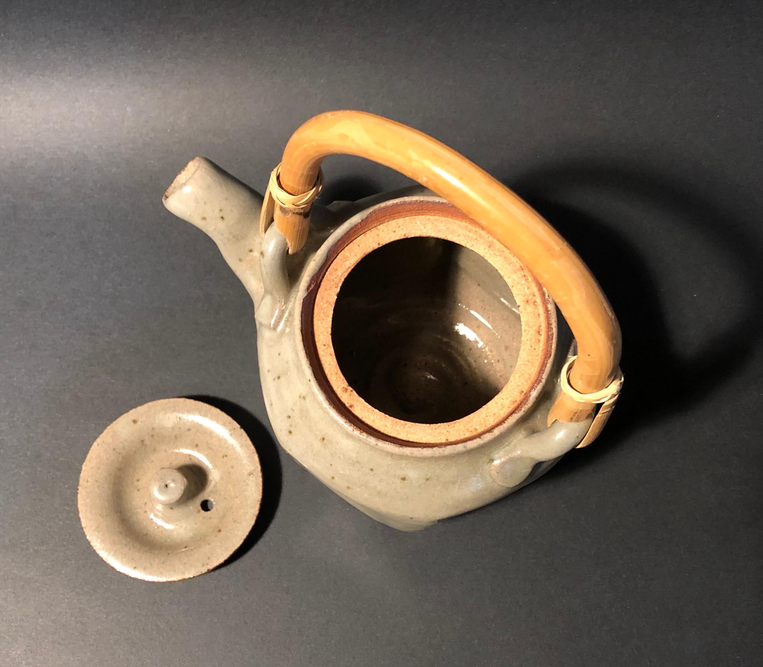 Warren MacKenzie Grey Teapot and Grey Yunomi In Excellent Condition For Sale In Concord, MA