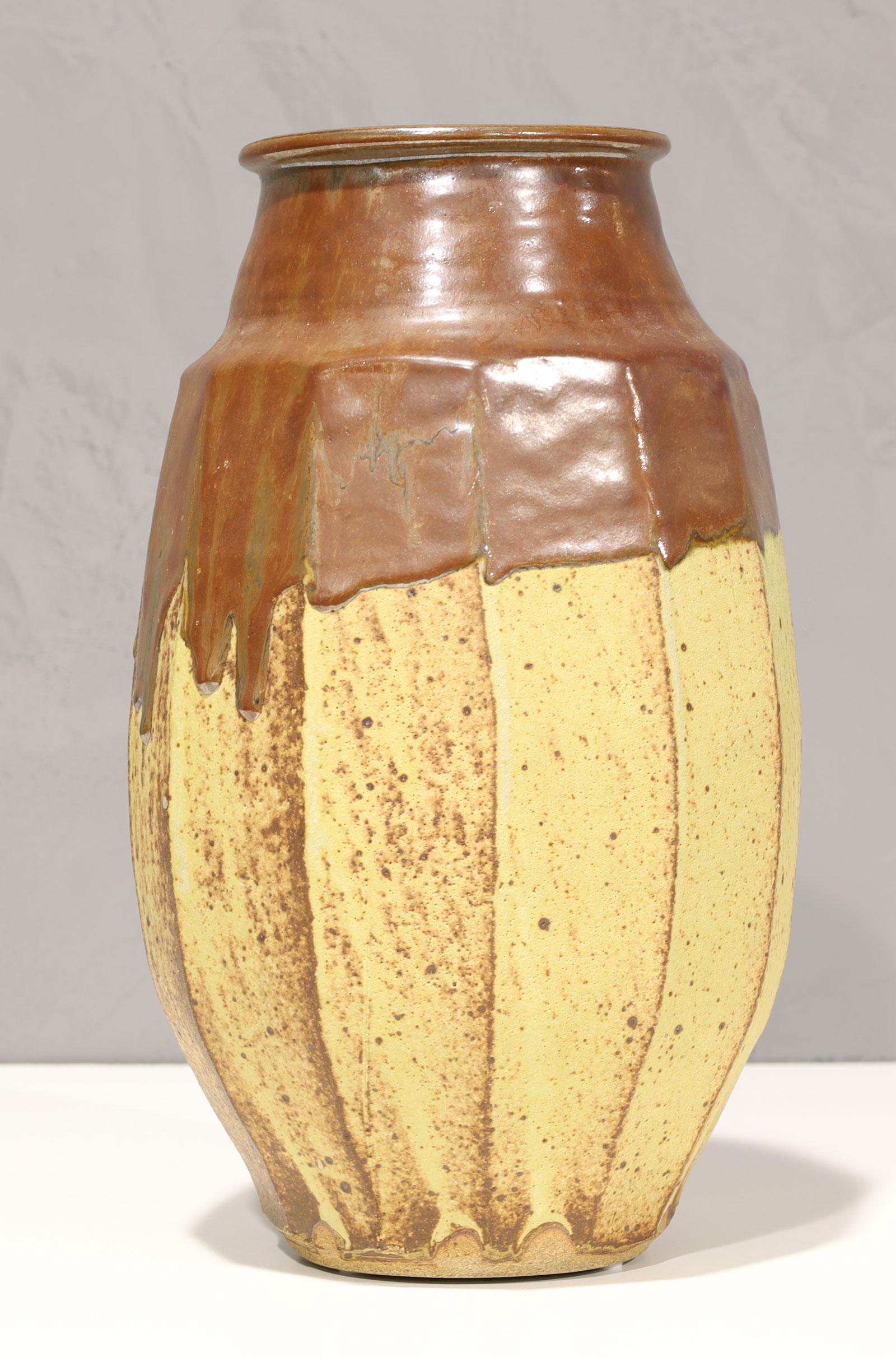 Warren MacKenzie is known for simple, wheel-thrown functional pottery influenced by Bernard Leach and the Japanese aesthetic of the work of Shoji Hamada.

In 1950 MacKenzie and his first wife Alix became the first American apprentices at the