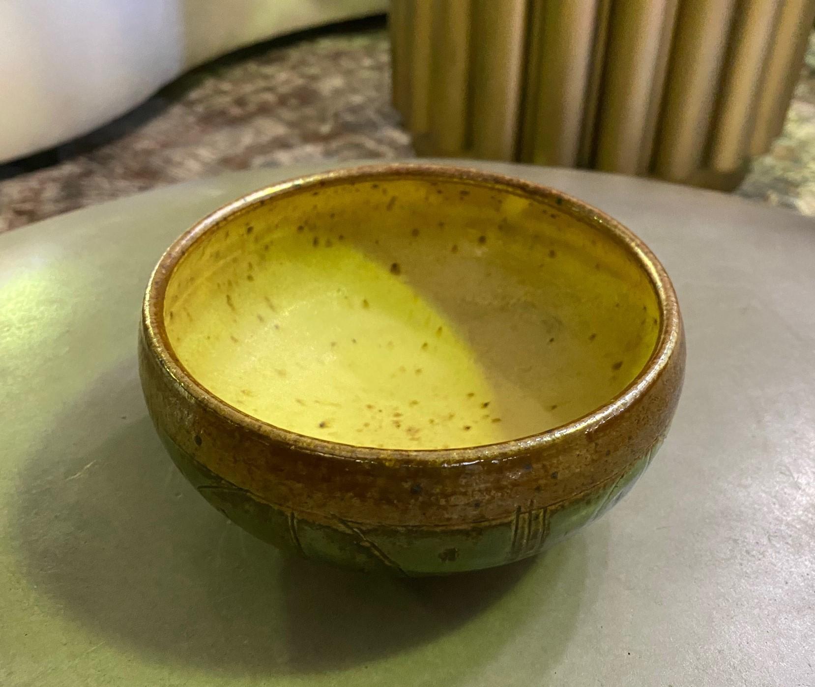 American Mid-Century Modern Studio Pottery Ceramic Bowl in the Manner of Warren MacKenzie