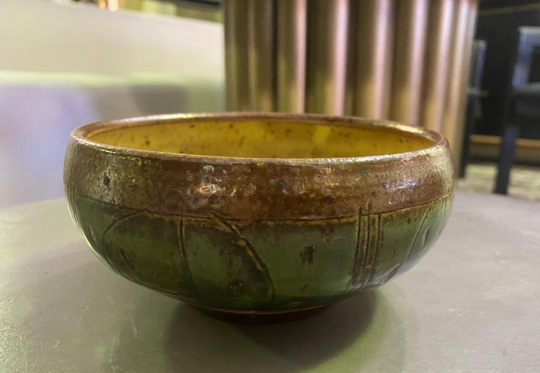 Mid-Century Modern Studio Pottery Ceramic Bowl in the Manner of Warren MacKenzie In Good Condition In Studio City, CA
