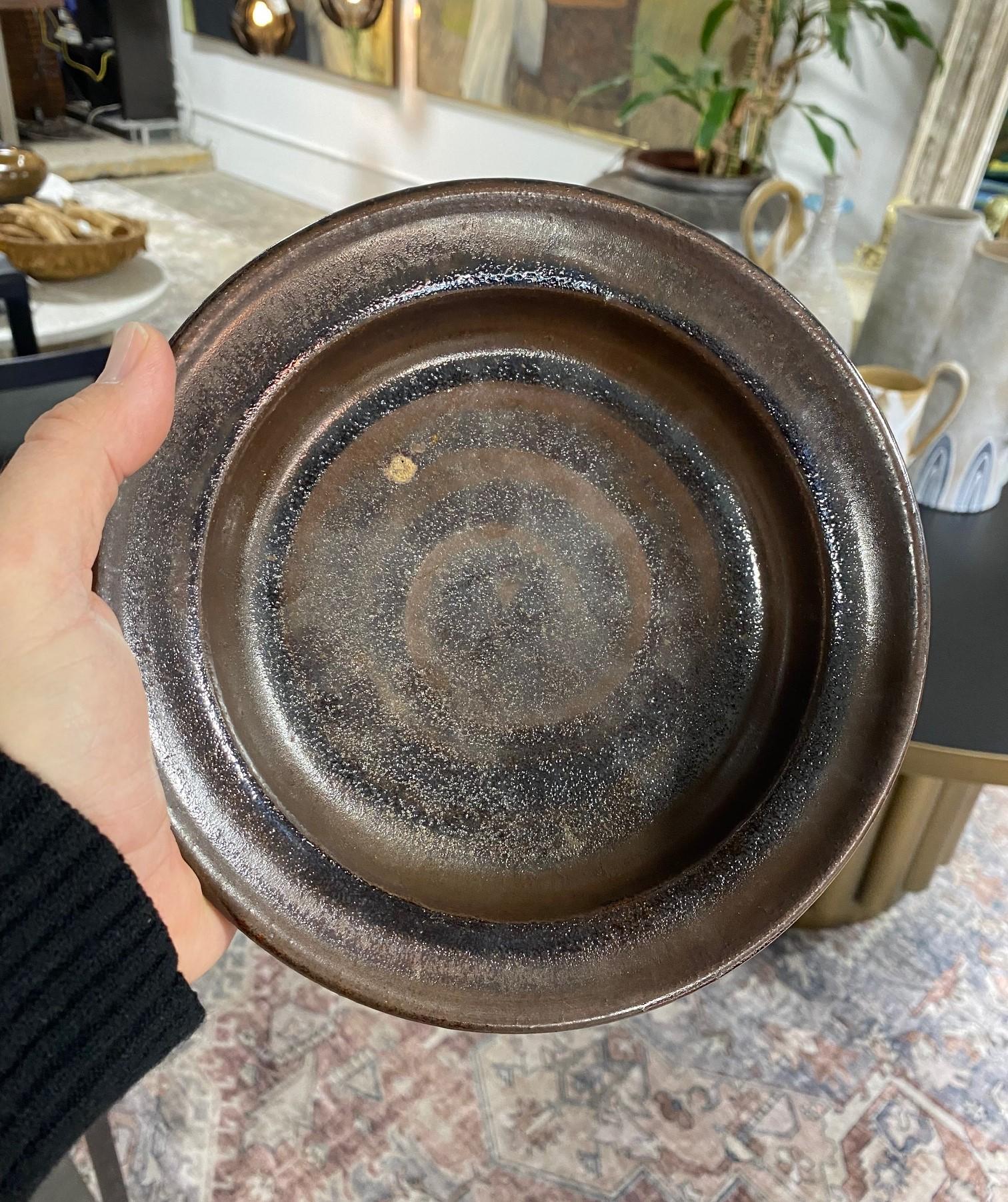 Warren MacKenzie Signed Studio Pottery Ceramic Tenmoku Glazed Footed Bowl For Sale 6