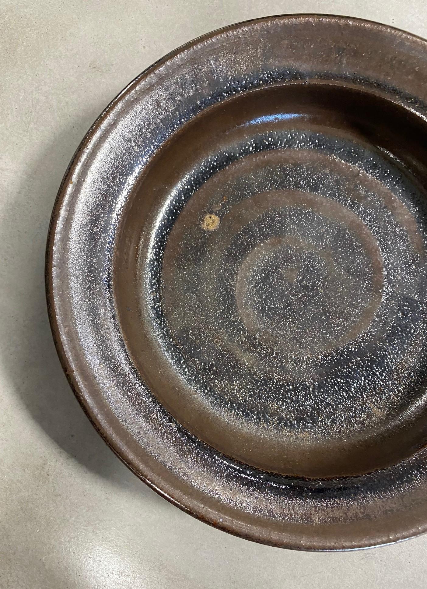 20th Century Warren MacKenzie Signed Studio Pottery Ceramic Tenmoku Glazed Footed Bowl For Sale