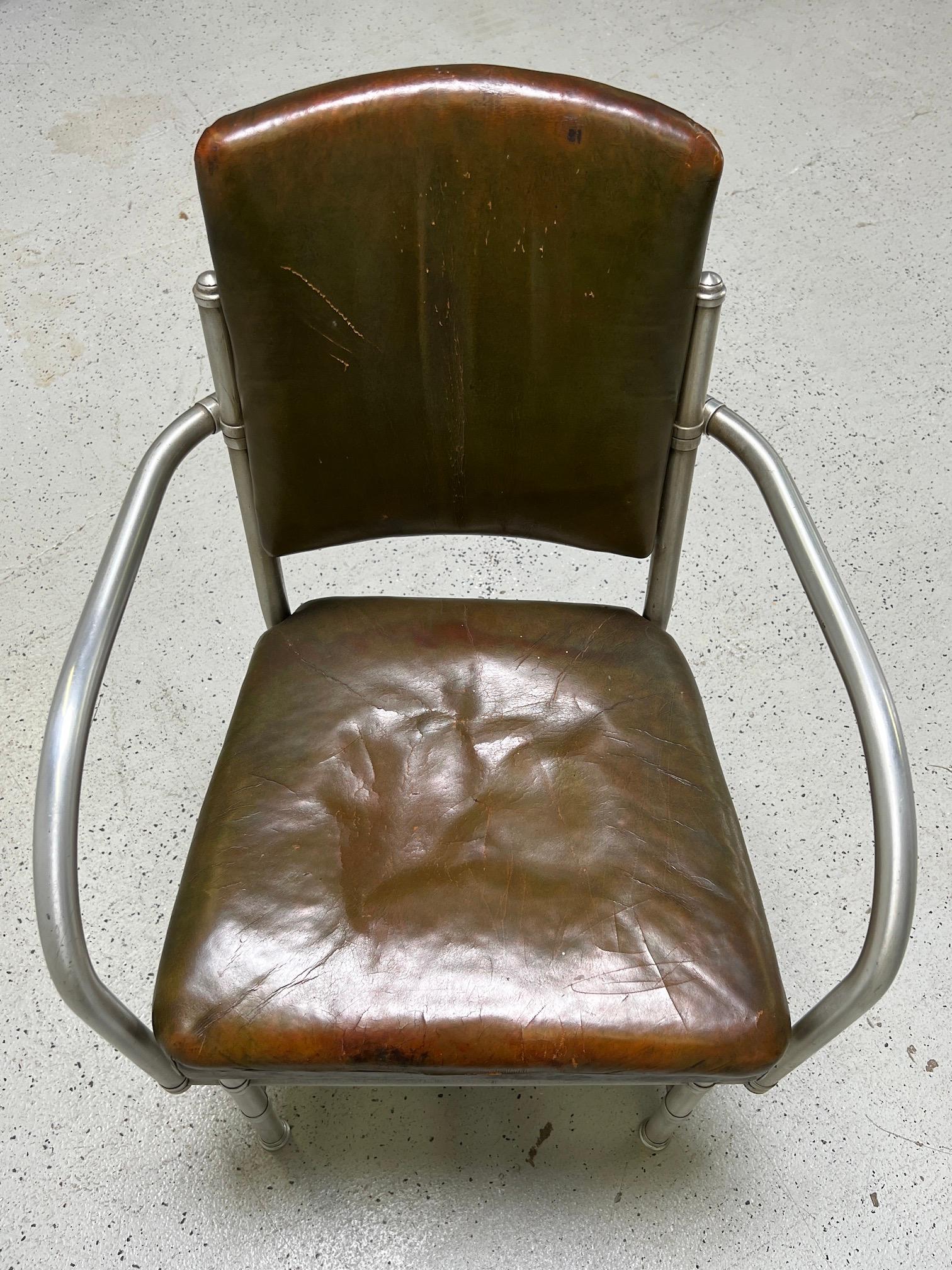 Warren McArthur Armchair in Original Leather For Sale 10