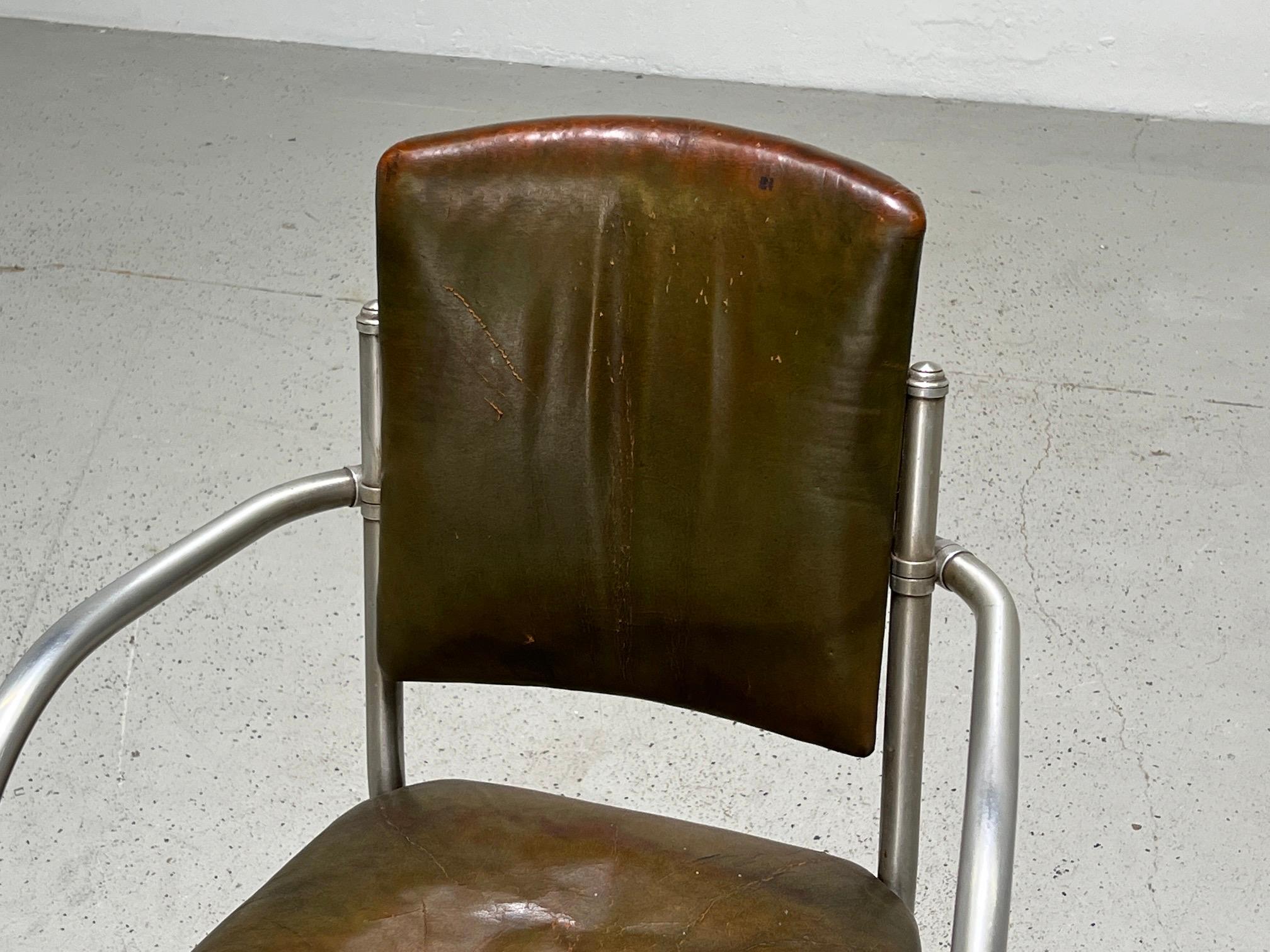 Warren McArthur Armchair in Original Leather For Sale 1