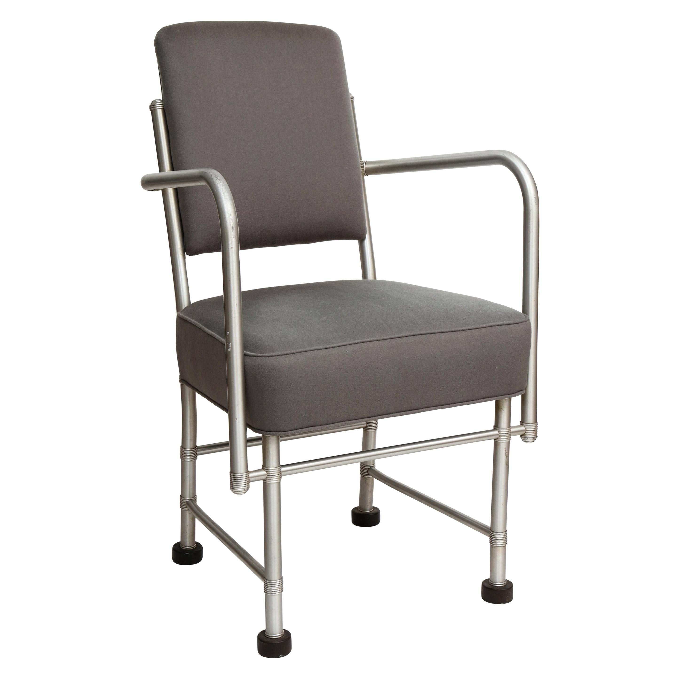 A rare Art Deco Machine Age aluminum armchair by important American designer Warren McArthur. Displays McArthur’s signature Streamline Moderne-meets-Machine Age aesthetic, with a painstakingly crafted multi-piece anodized aluminum tubular frame over