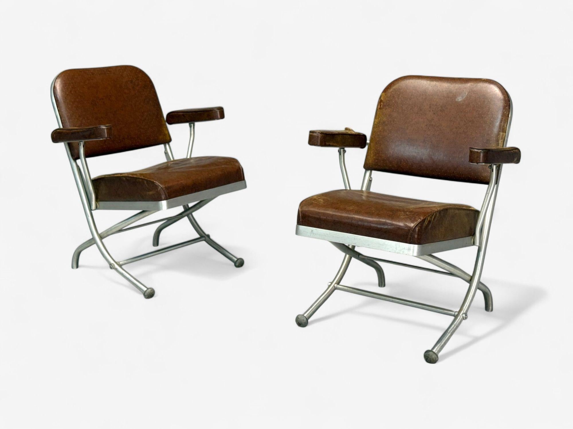 Warren McArthur, cuero marrón, aluminio, sillas plegables, EE.UU. c. 1935 en Bueno estado para la venta en Manhasset, NY