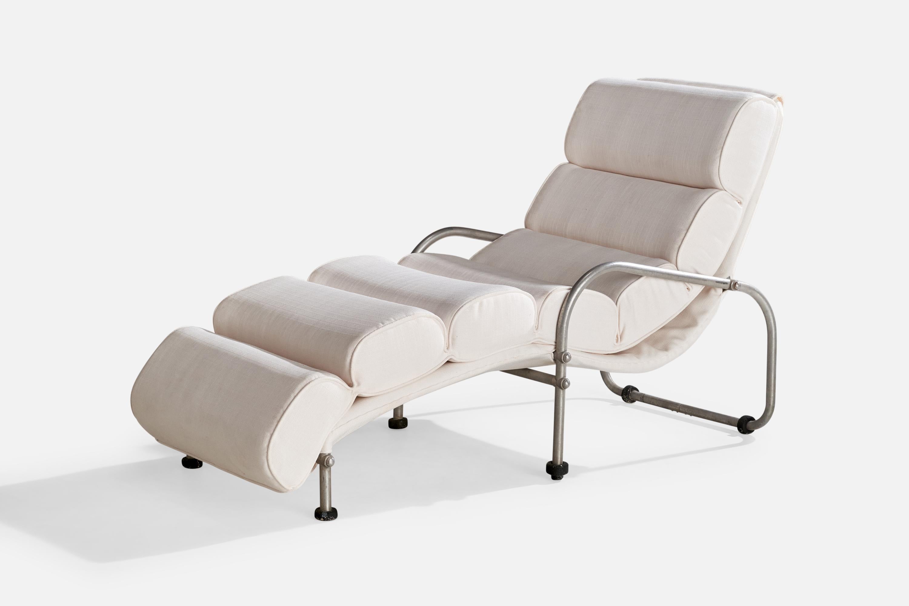 Warren McArthur, Chaise Longue, Aluminum, White Fabric, USA, c. 1930s In Good Condition For Sale In High Point, NC