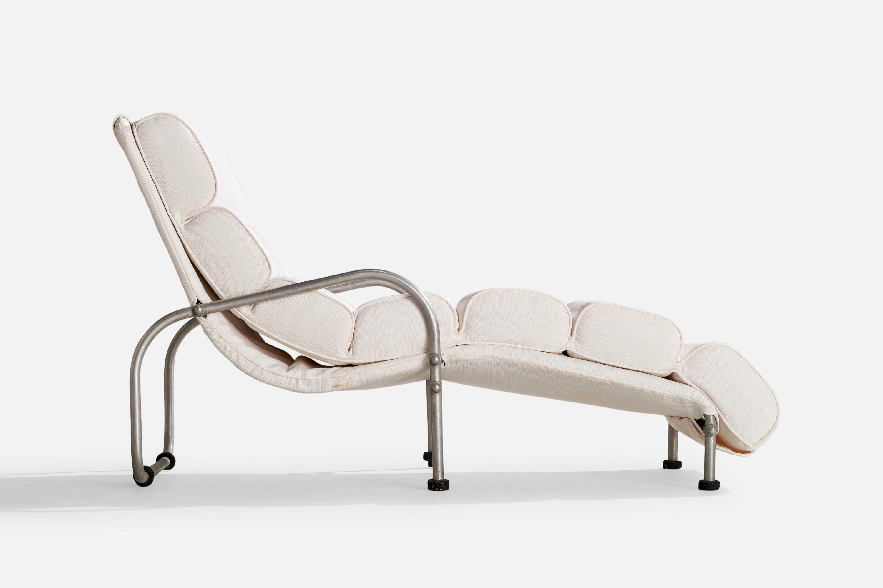 Warren McArthur, Chaise Longue, Aluminum, White Fabric, USA, c. 1930s For Sale 1