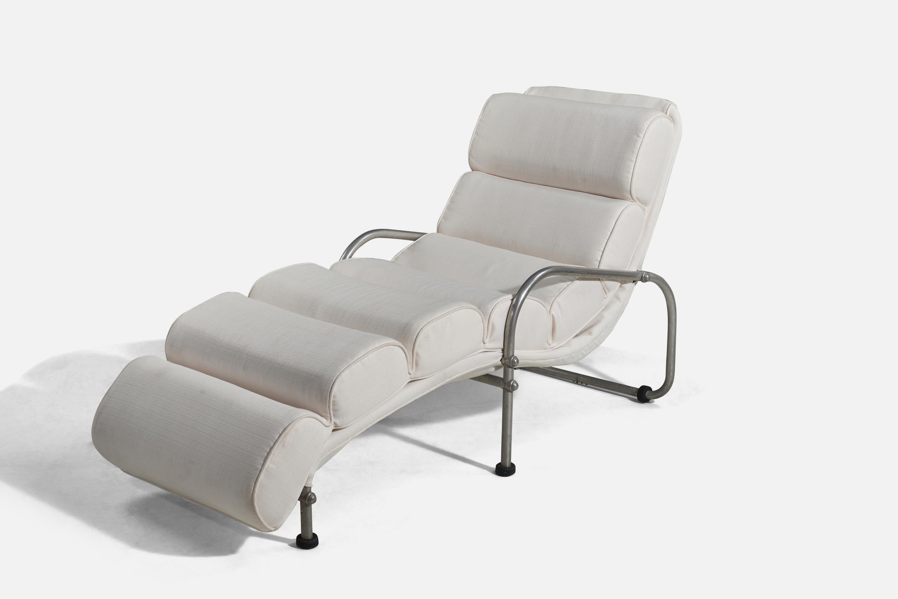 Warren McArthur, Chaise Longues, Aluminum, White Fabric, USA, c. 1930s In Good Condition For Sale In High Point, NC