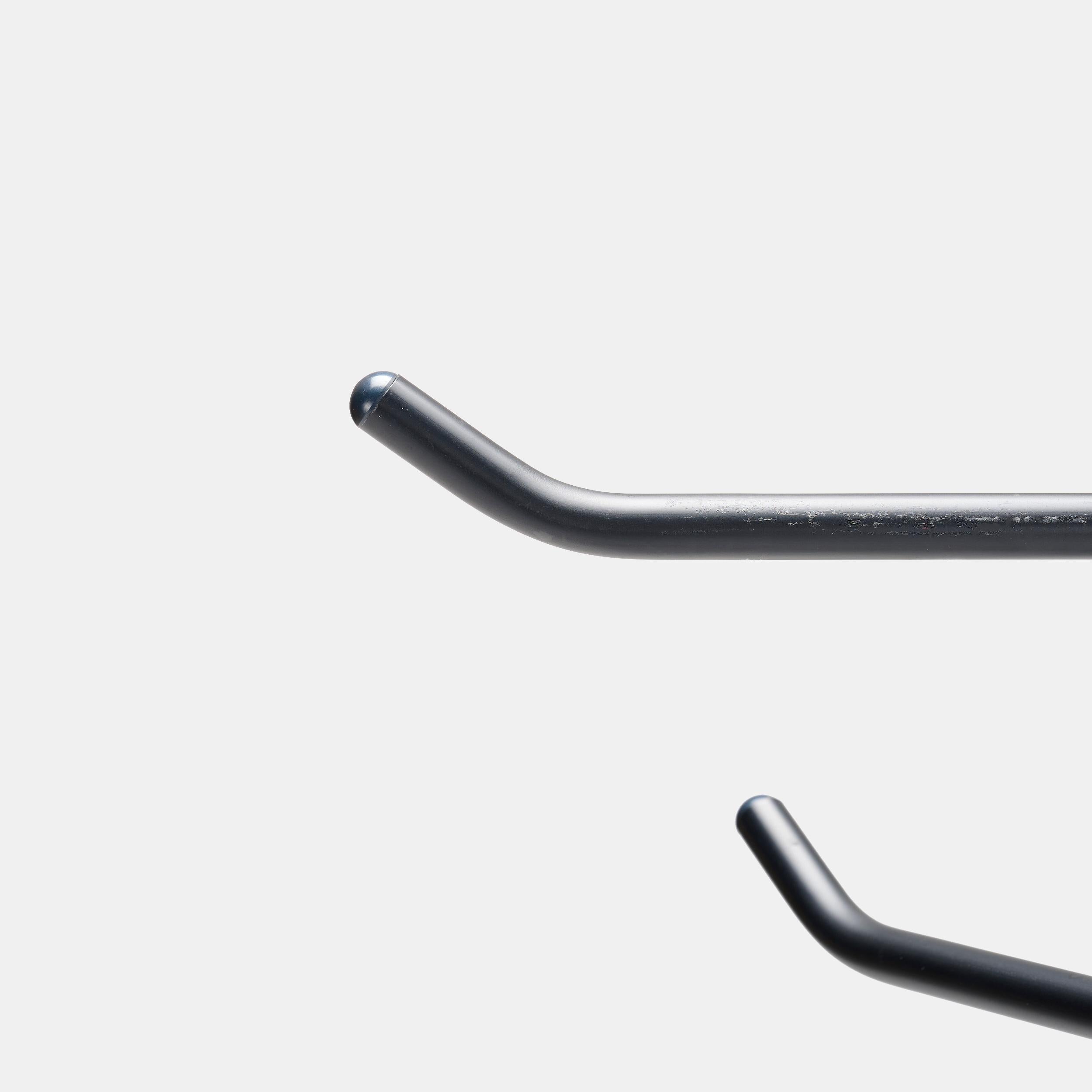 Warren McArthur commercial display rack for hats & coats for Established & Sons Bon état - En vente à Skokie, IL