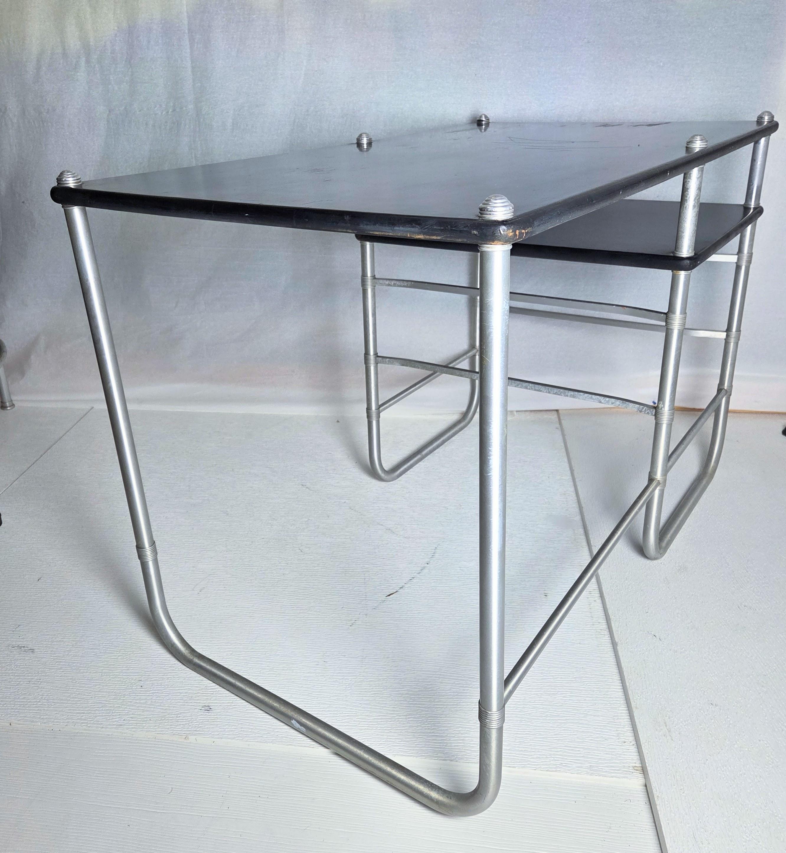 Warren McArthur Corporation Model No. 1541-2 Bureau à deux tiroirs Rome. A.I.C. c.1934/35 en vente 3