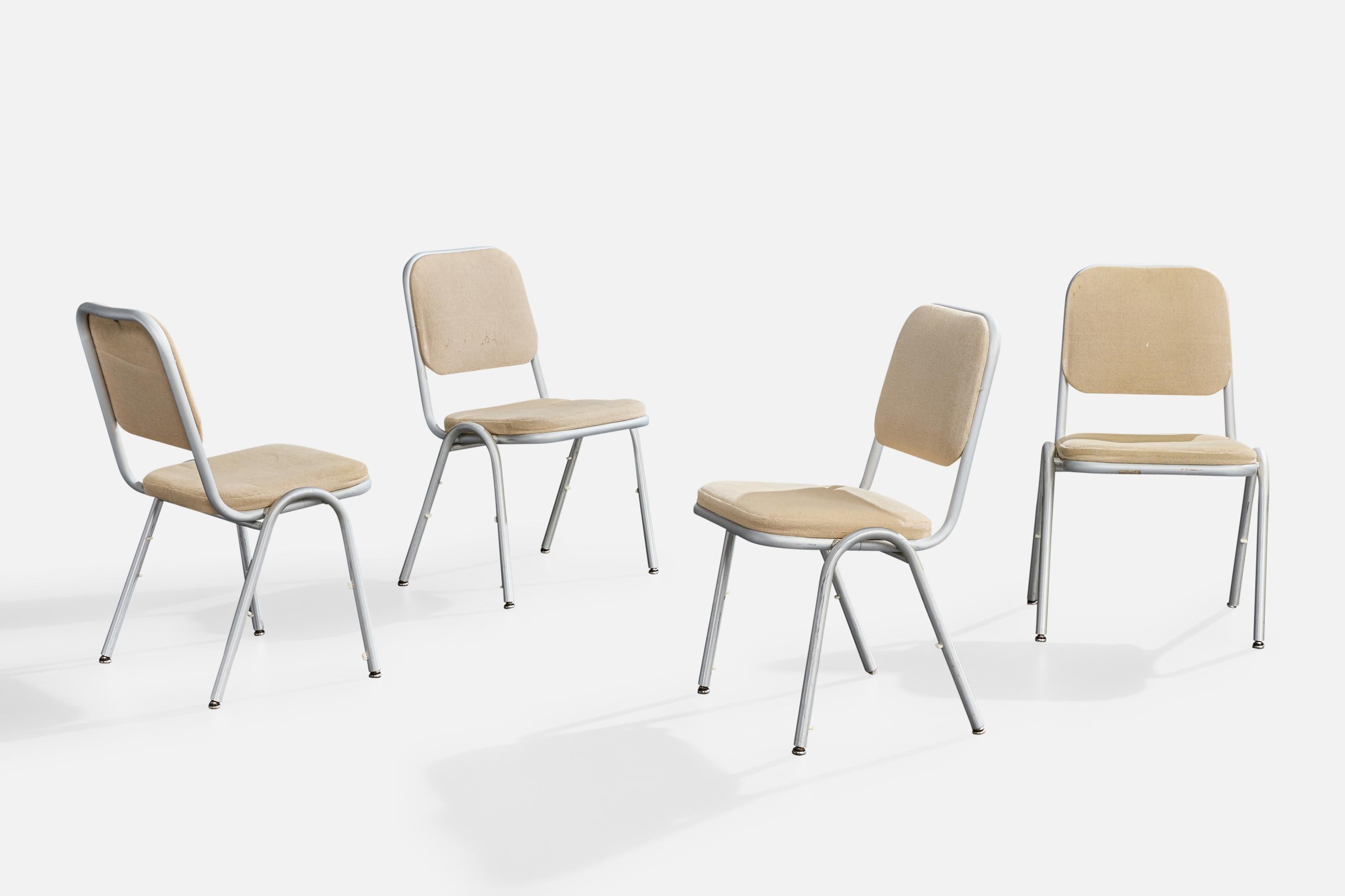 Ensemble de quatre chaises de salle à manger ou chaises d'appoint en aluminium, tissu beige et plastique de l'université de Princeton, conçues par Warren McArthur et produites par Mayfair Industries, États-Unis, c. 1955.

Dimensions totales (pouces)