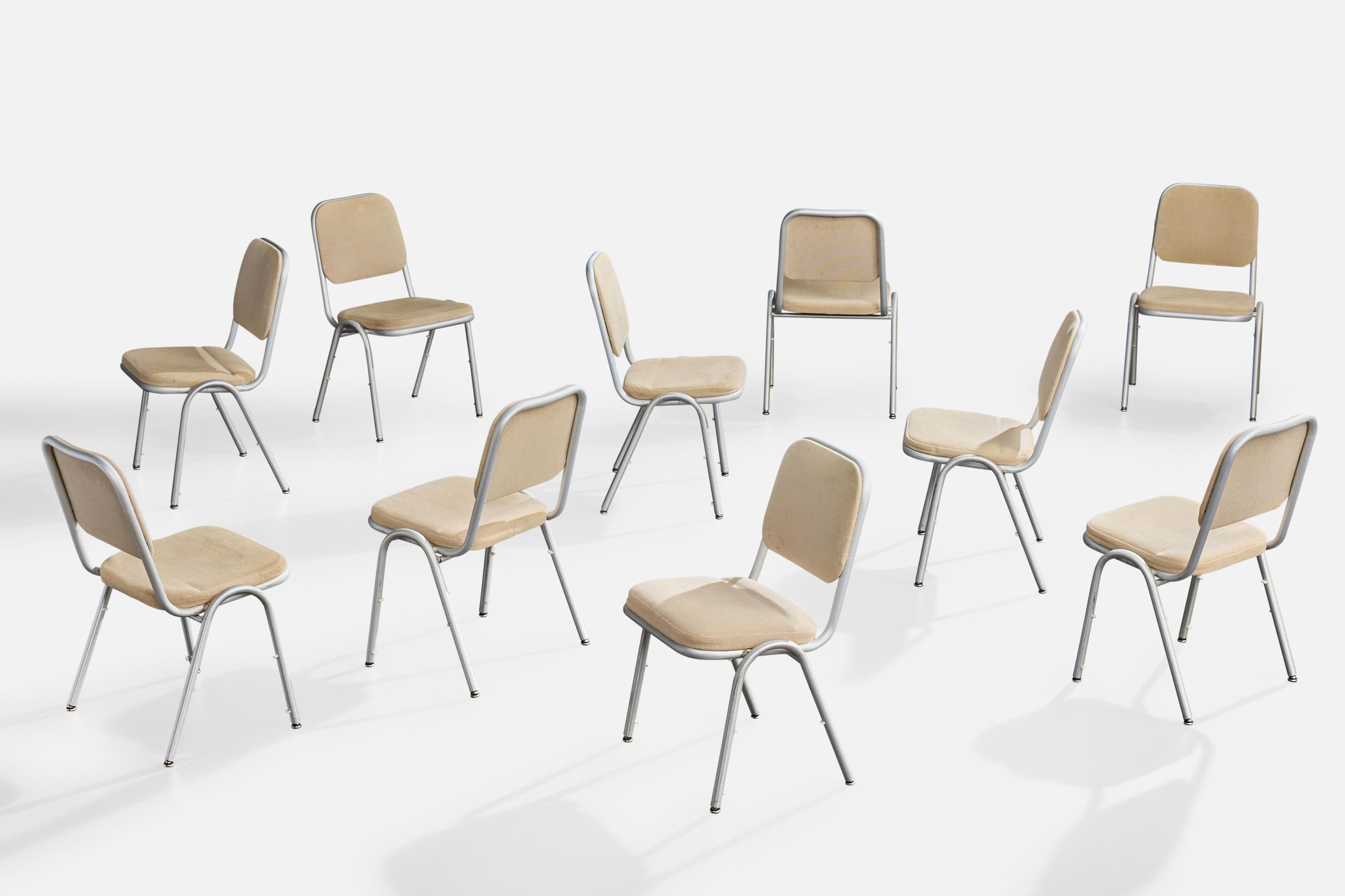 Ensemble de 10 chaises de salle à manger ou chaises d'appoint en aluminium, tissu beige et plastique de l'université de Princeton, conçues par Warren McArthur et produites par Mayfair Industries, États-Unis, c. 1955.

Dimensions globales (pouces) :