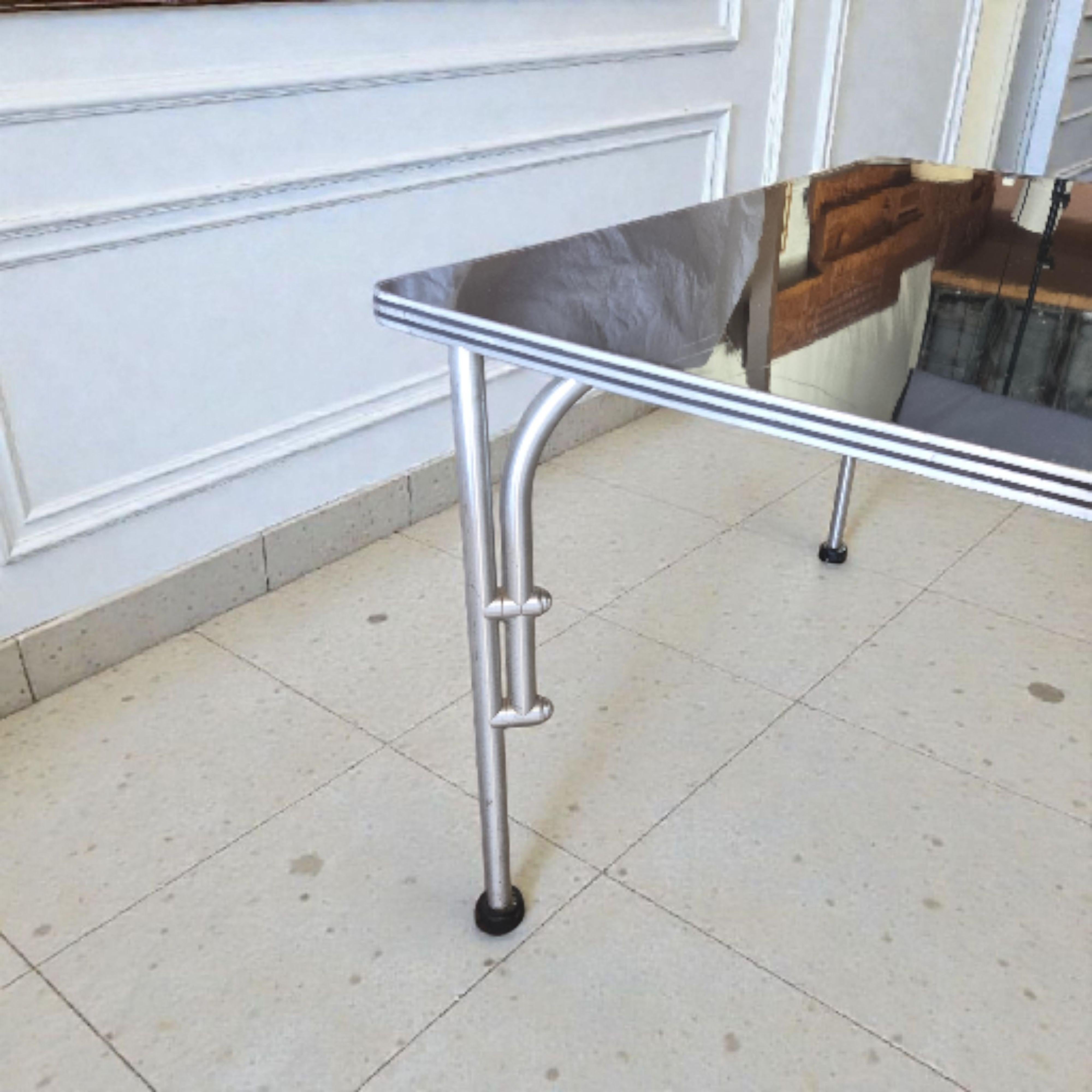 Anodisé Table de salle à manger Warren McArthur 42