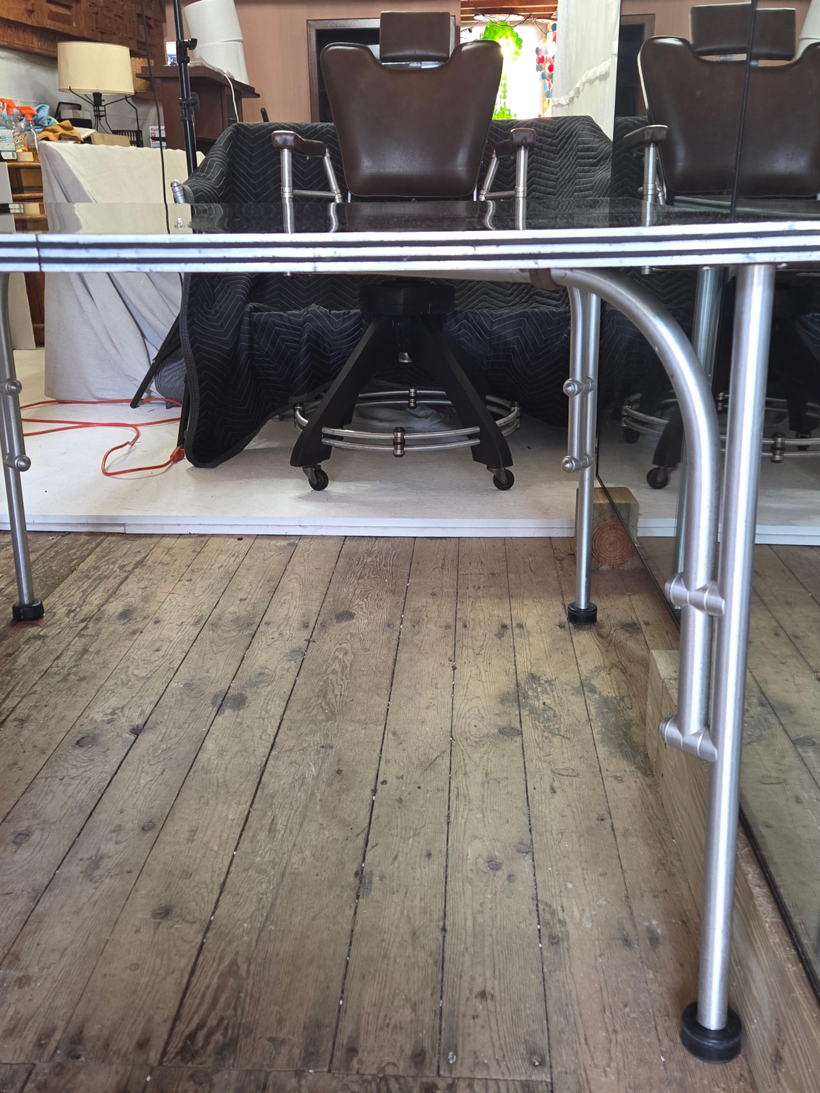 Table de salle à manger Warren McArthur 42