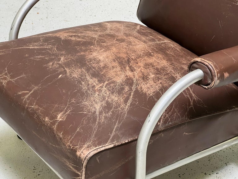 Warren McArthur Lounge Chair in Original Leather For Sale 7