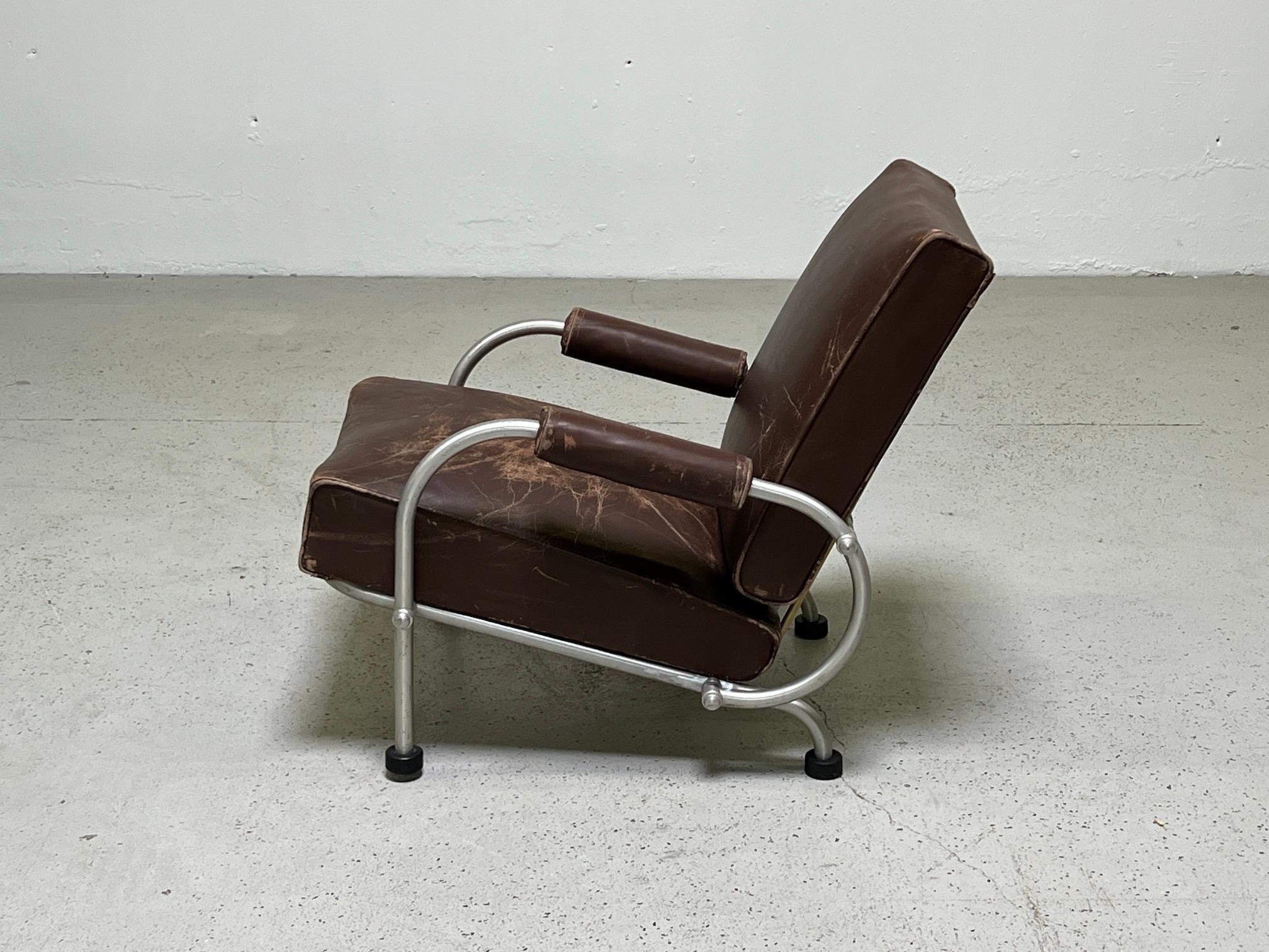 Warren McArthur fauteuil de salon en cuir d'origine Bon état - En vente à Dallas, TX