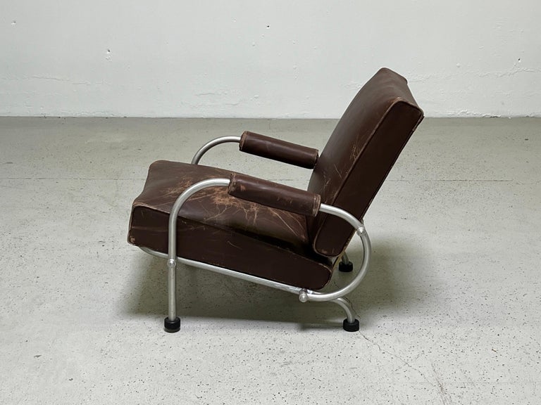 Warren McArthur Lounge Chair in Original Leather In Good Condition For Sale In Dallas, TX